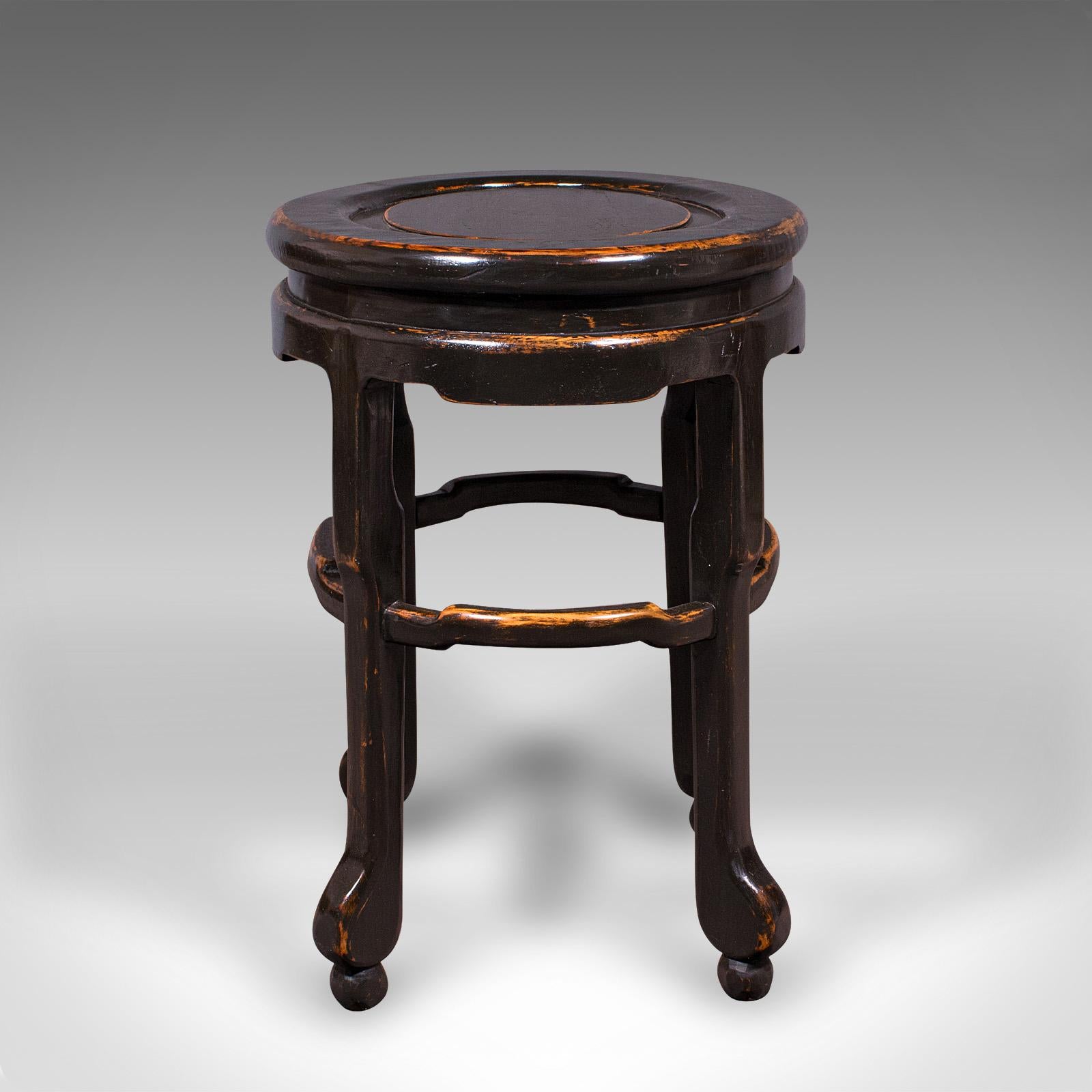 Antigua Mesa Auxiliar Ovalada, Japonesa, Olmo Ebonizado, Lámpara, Vino, Victoriana, Meiji Japonismo en venta