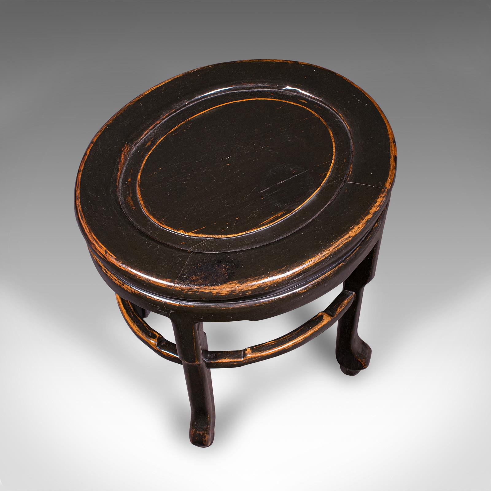 Antigua Mesa Auxiliar Ovalada, Japonesa, Olmo Ebonizado, Lámpara, Vino, Victoriana, Meiji siglo XX en venta