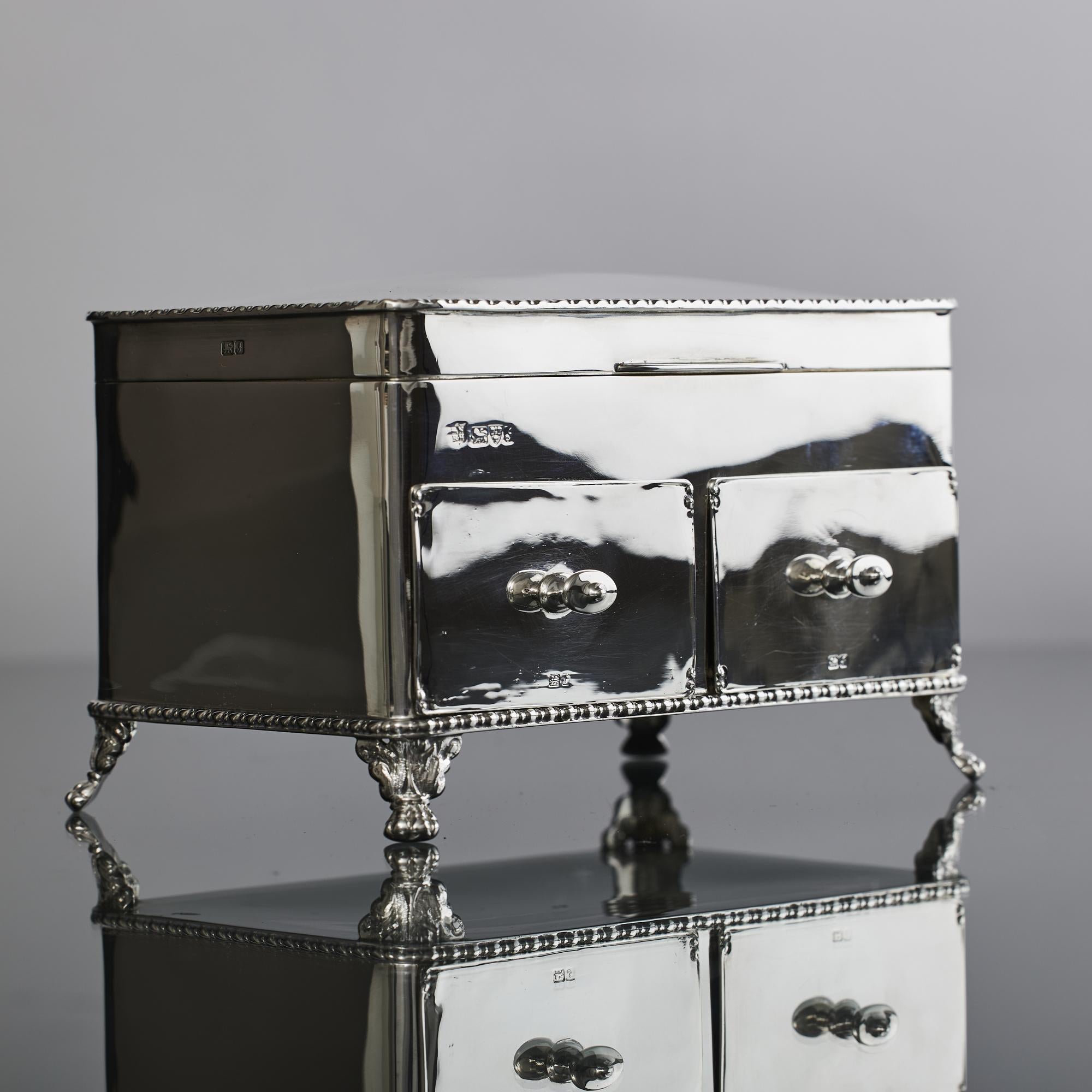 Handmade Edwardian silver jewellery box with drawers In Good Condition For Sale In London, GB