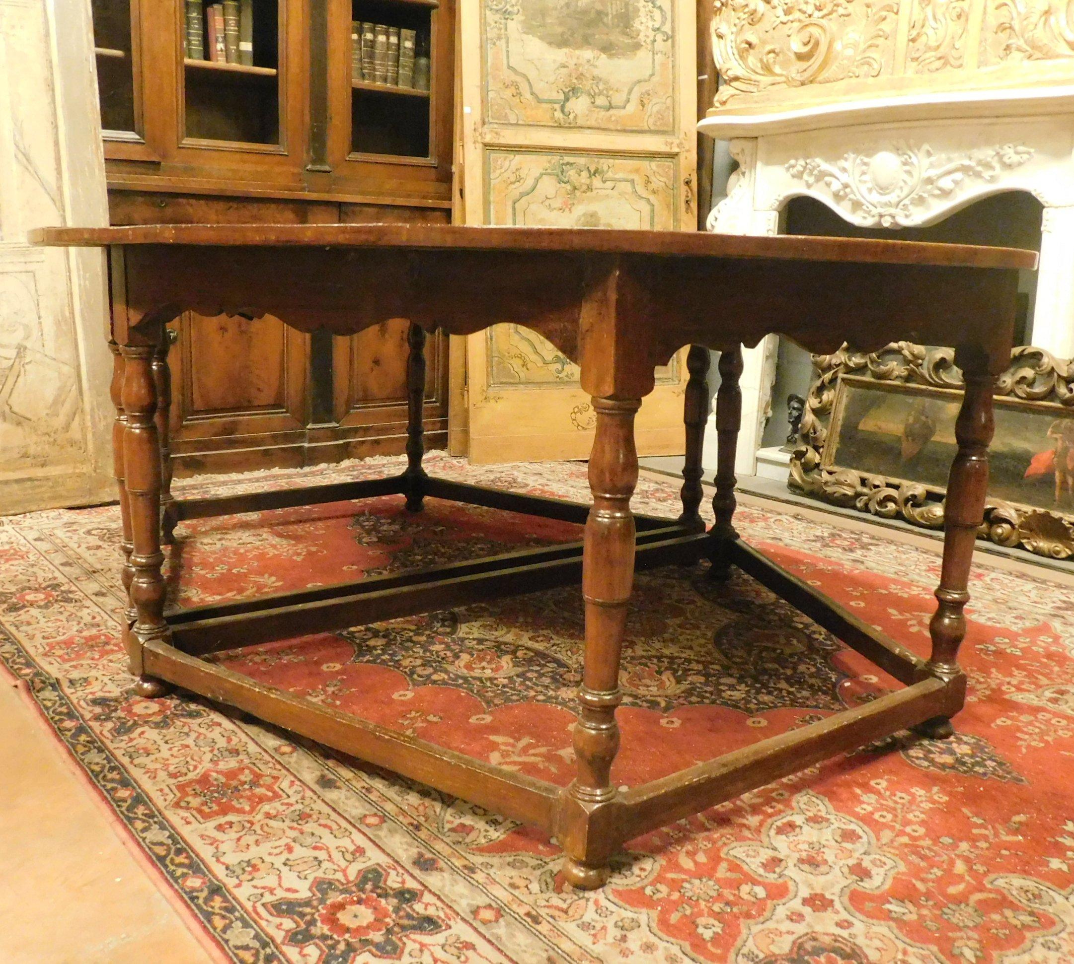 Hand-Carved Antique Oval Table in Beechwood, Divisible 2 Half-Moons with 8 Legs, 1600, Italy For Sale