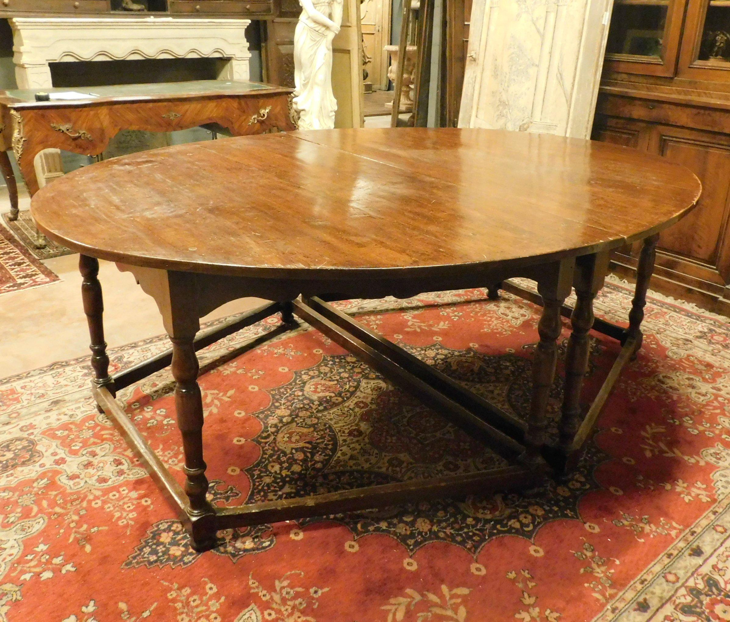 Antique Oval Table in Beechwood, Divisible 2 Half-Moons with 8 Legs, 1600, Italy For Sale 1