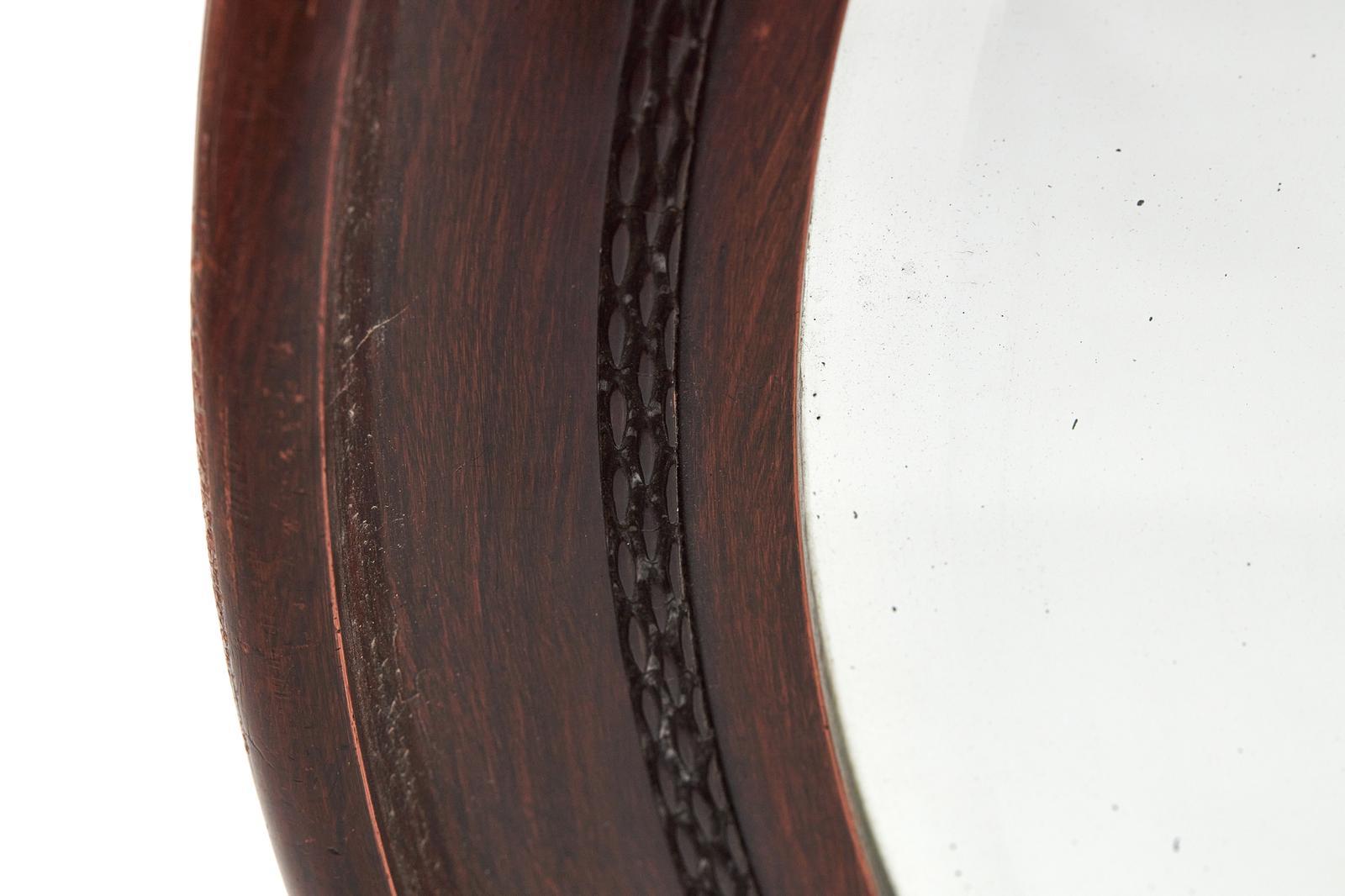 Miroir mural ovale ancien, datant de l'époque édouardienne, avec un cadre moulé sculpté de forme ovale et une plaque de miroir d'origine.