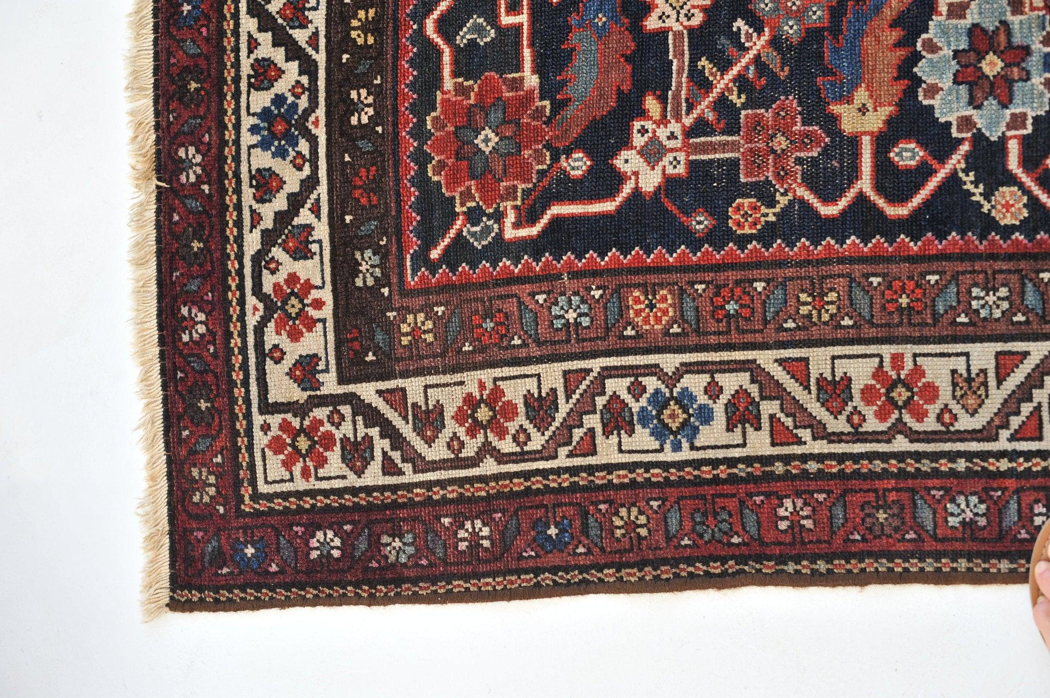 Noué à la main Tapis ancien de grande taille à motif abstrait de poisson Herati ou 