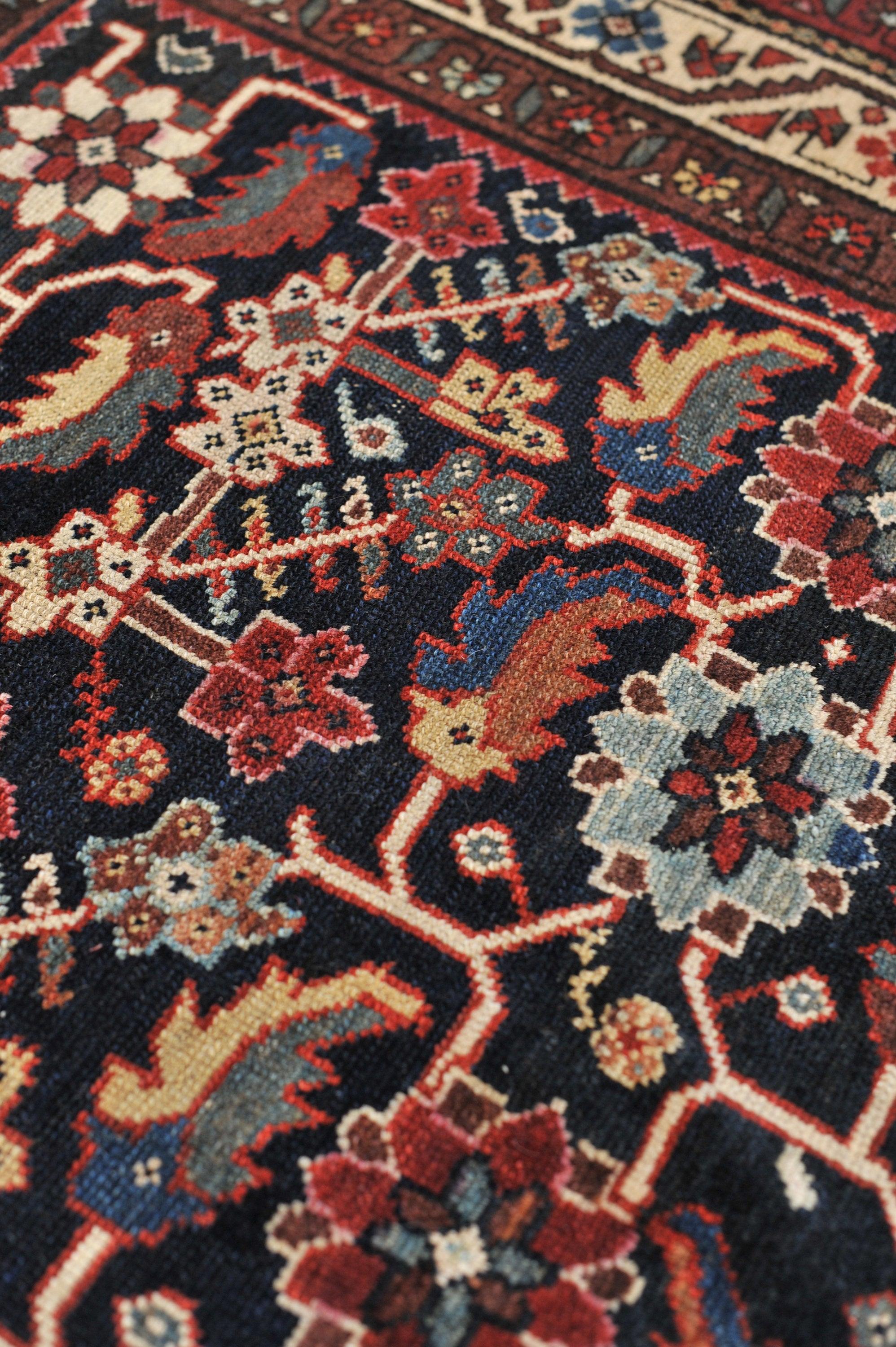 Tapis ancien de grande taille à motif abstrait de poisson Herati ou 