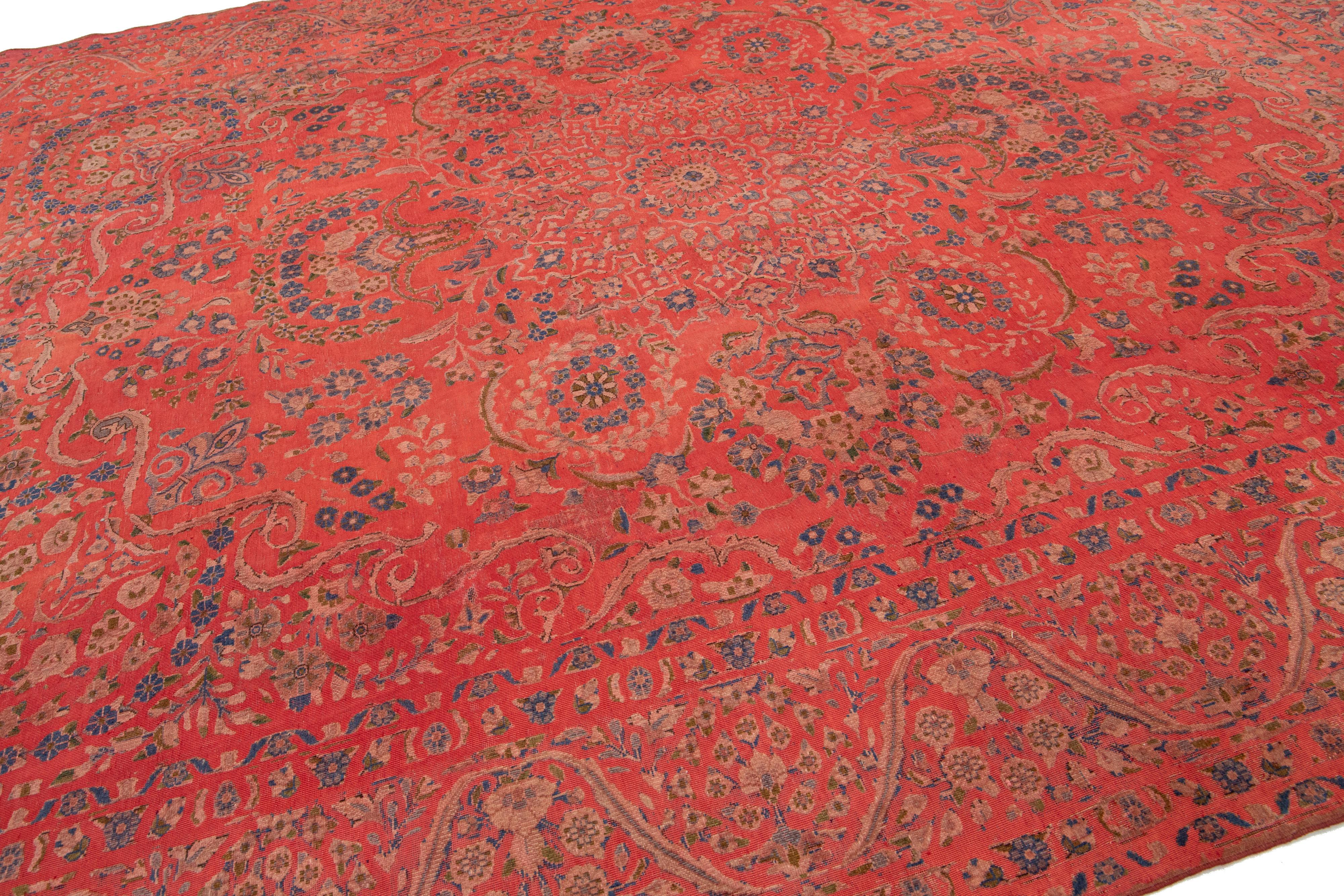 Antiguo  Alfombra de Lana Roja Sobreteñida con Diseño de Rosetas en venta 3