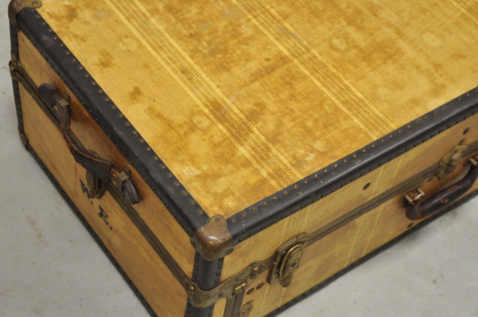 Antique Overland Trunk Wardrobe Fitted Steamer Trunk Luggage Closet In Good Condition For Sale In Philadelphia, PA