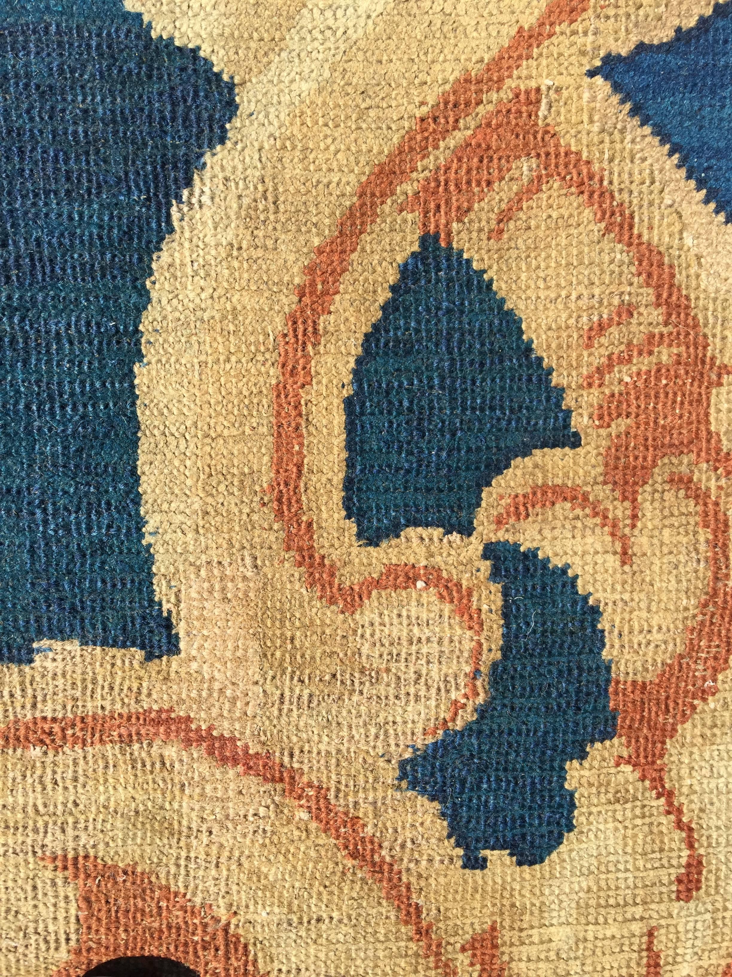 Großer Axminster-Teppich aus dem 19. Jahrhundert, um 1820. Dieser große handgeknüpfte Teppich ist von hervorragender Qualität, mit einem schönen Design und herrlich opulenten Farben. Axminster-Teppiche wurden in dieser handgefertigten Qualität von