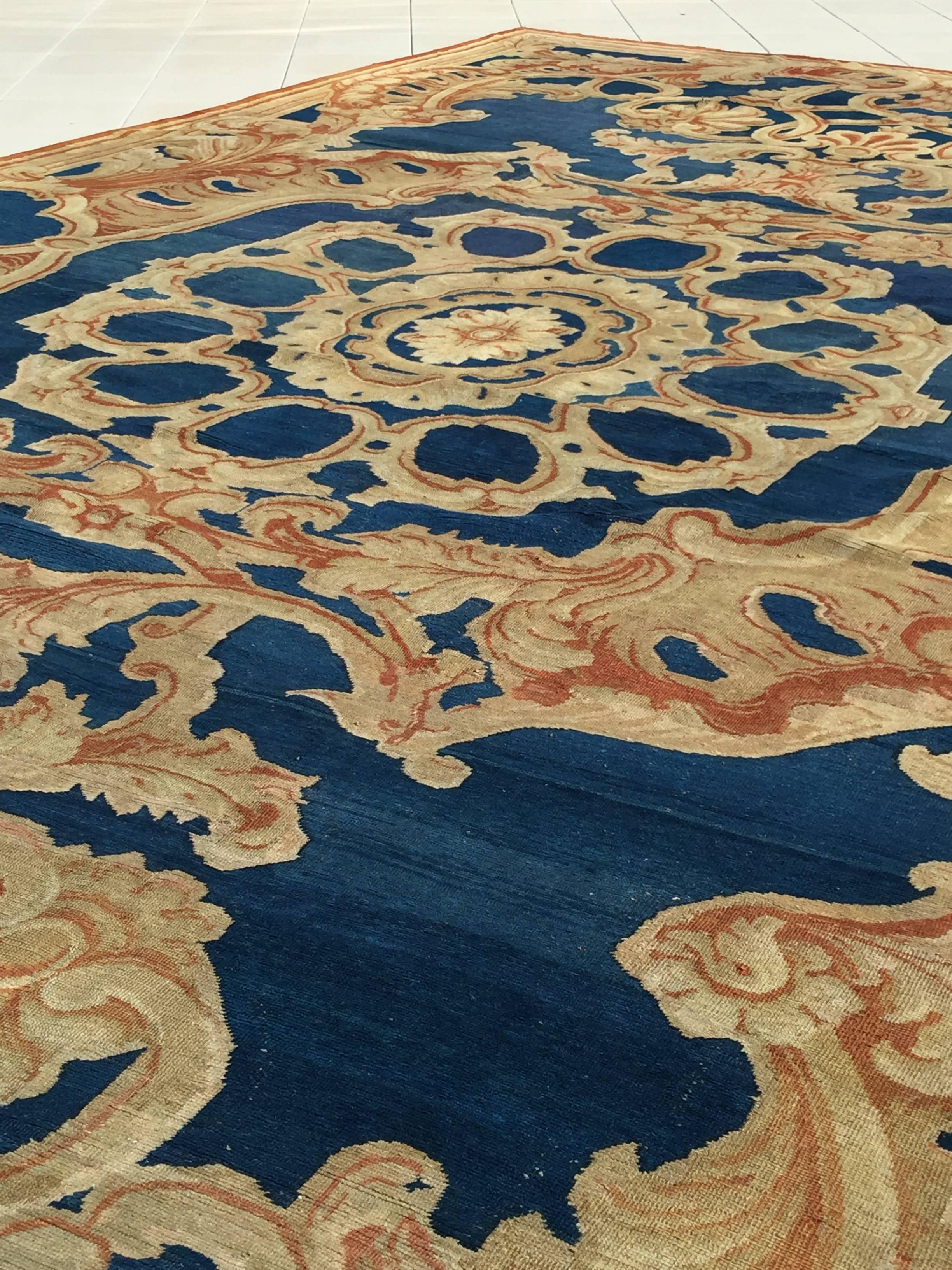 Antiker übergroßer englischer blauer Axminster-Teppich:: um 1820:: 16'8 x 31' (19. Jahrhundert)