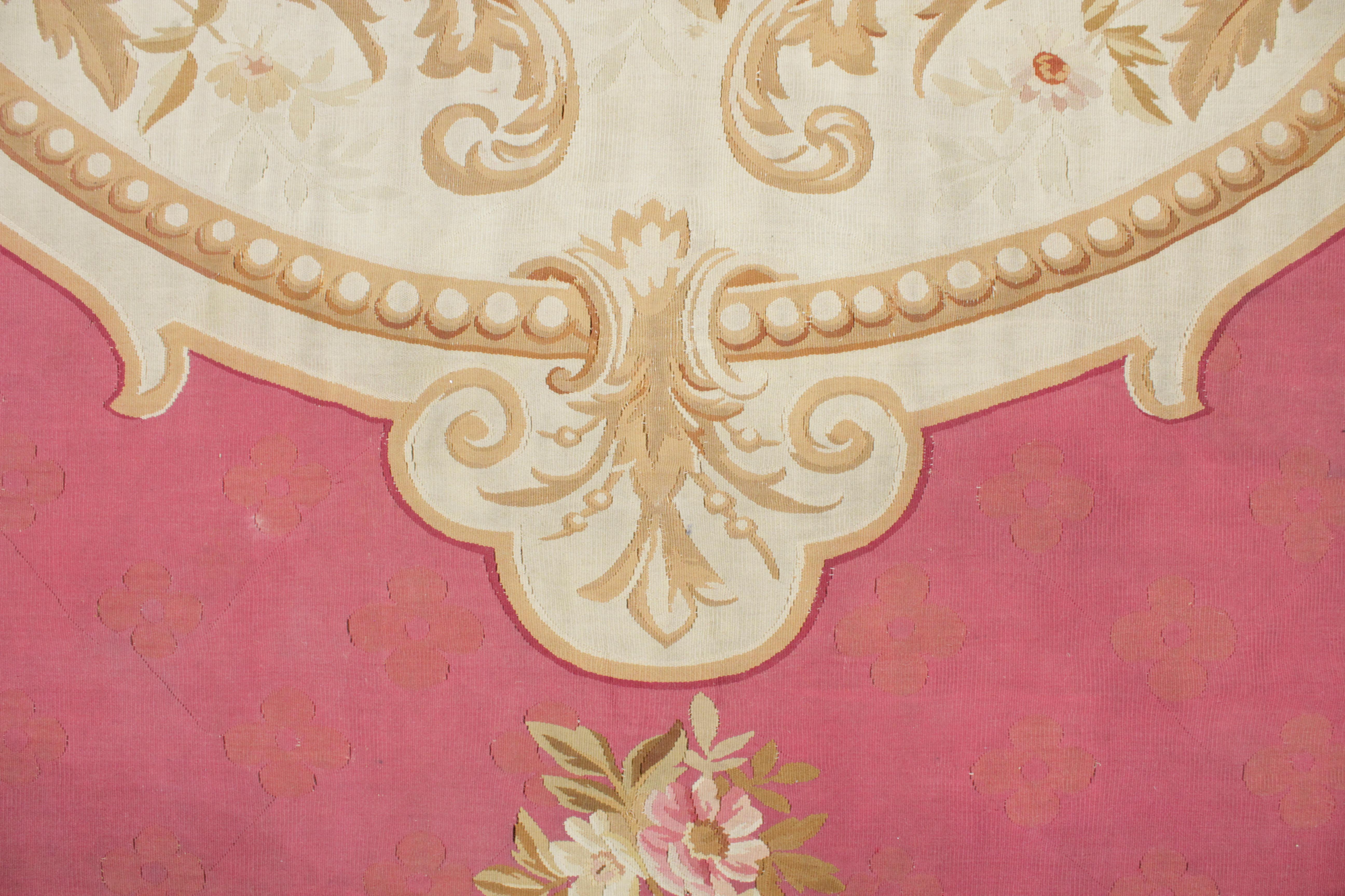 Antique Oversize Napoleon III French Aubusson Carpet in Beige and Rose Red In Good Condition For Sale In Milan, IT