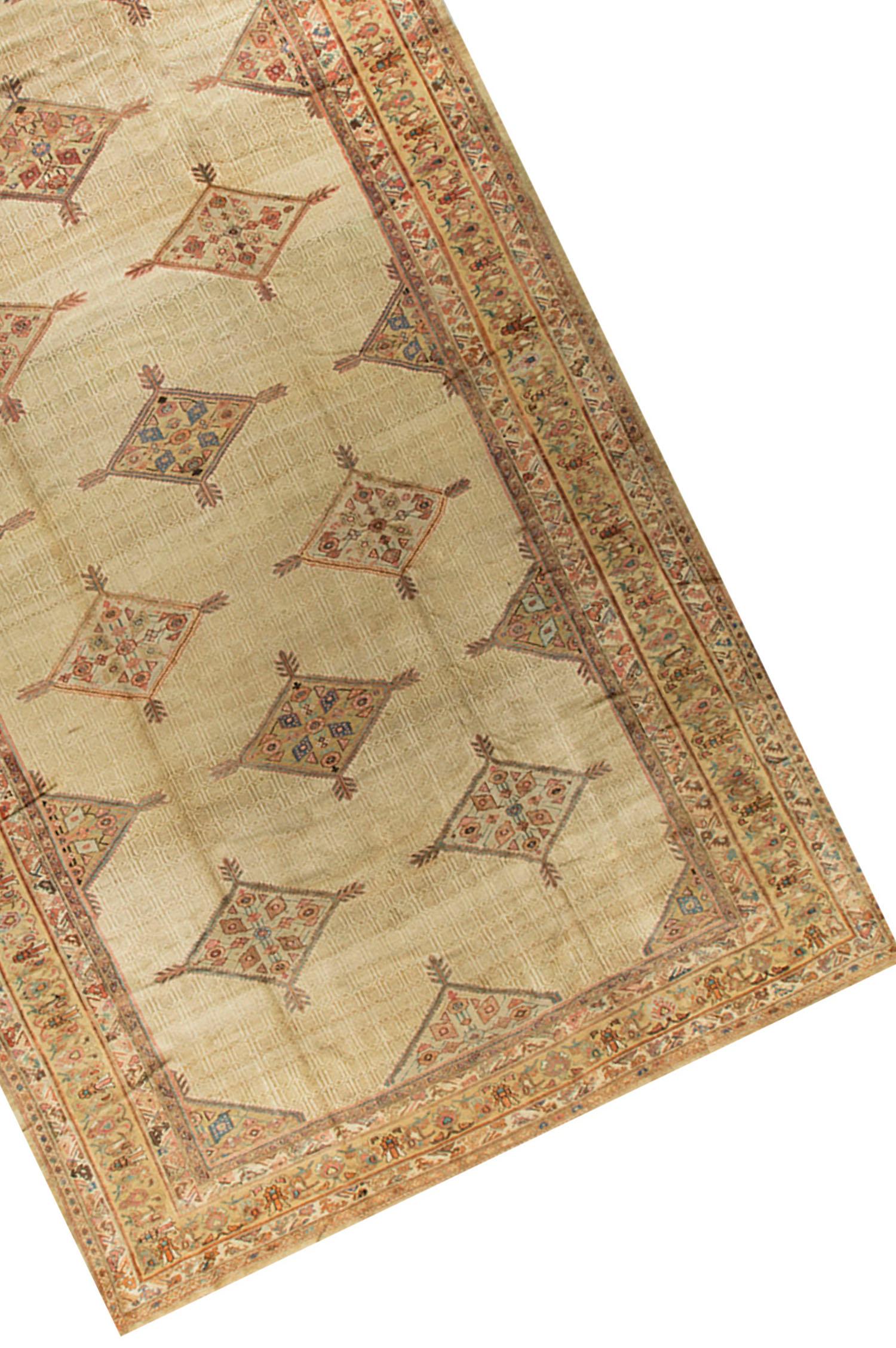 Antiker übergroßer persischer Bibikabad-Teppich 13'8 x 23'5 im Zustand „Gut“ im Angebot in Secaucus, NJ