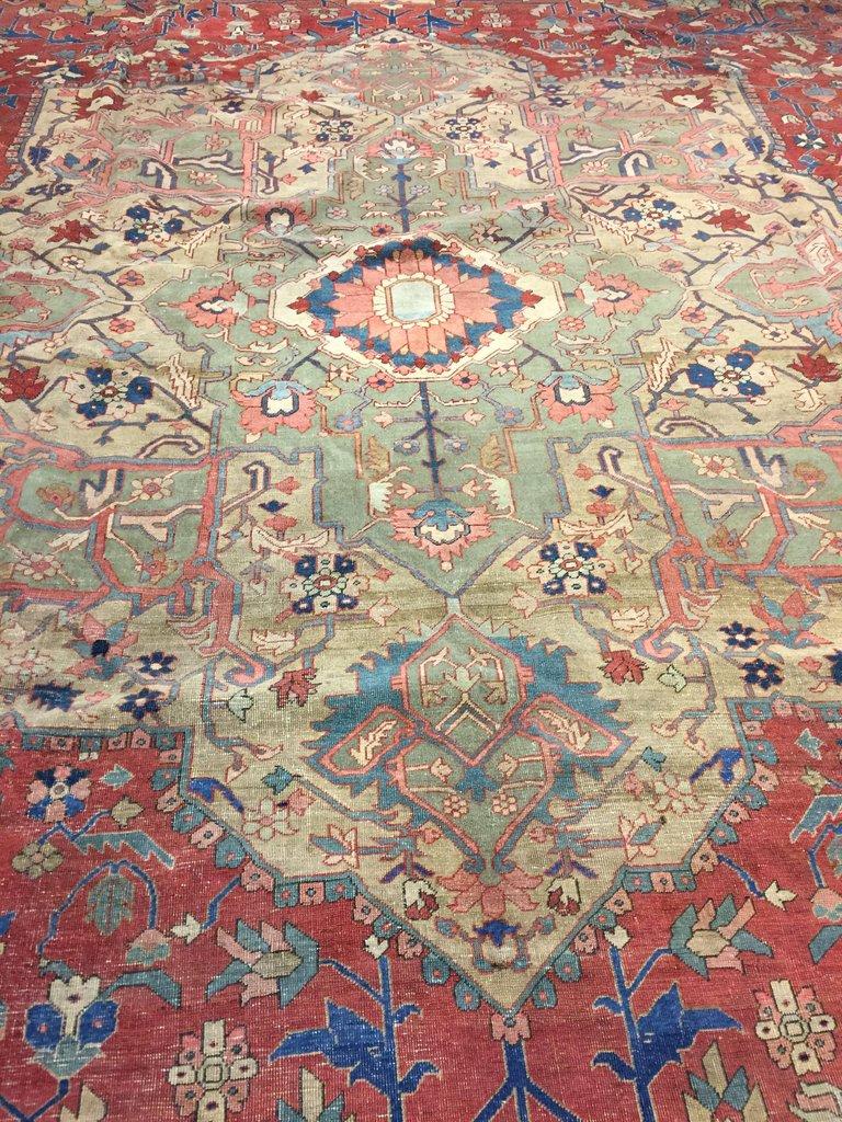 Antiker persischer Heriz-Serapi-Teppich in Übergröße  14'6 x 20'10 im Zustand „Gut“ im Angebot in New York, NY