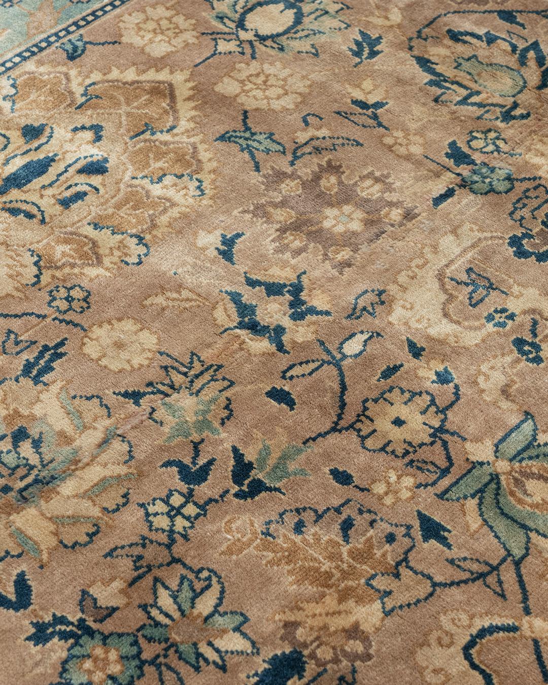 Antiker übergroßer Tan Indo Kirman Teppich, 14'7 x 23'9 (Wolle) im Angebot