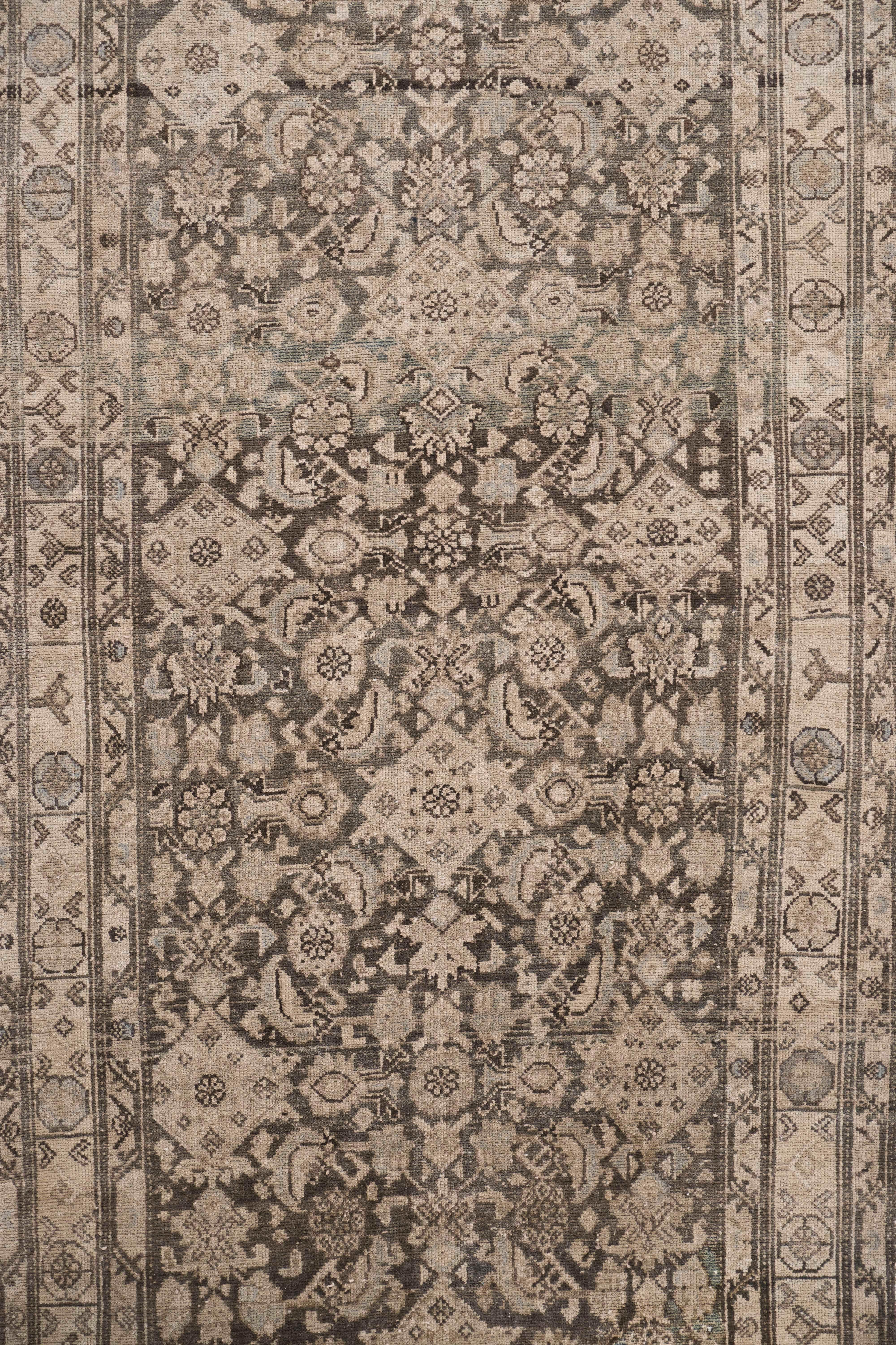 Antiker handgeknüpfter persischer Malayer-Läufer in Übergröße in Taupe Subdued, 3'4 X 27'7 (Handgeknüpft) im Angebot
