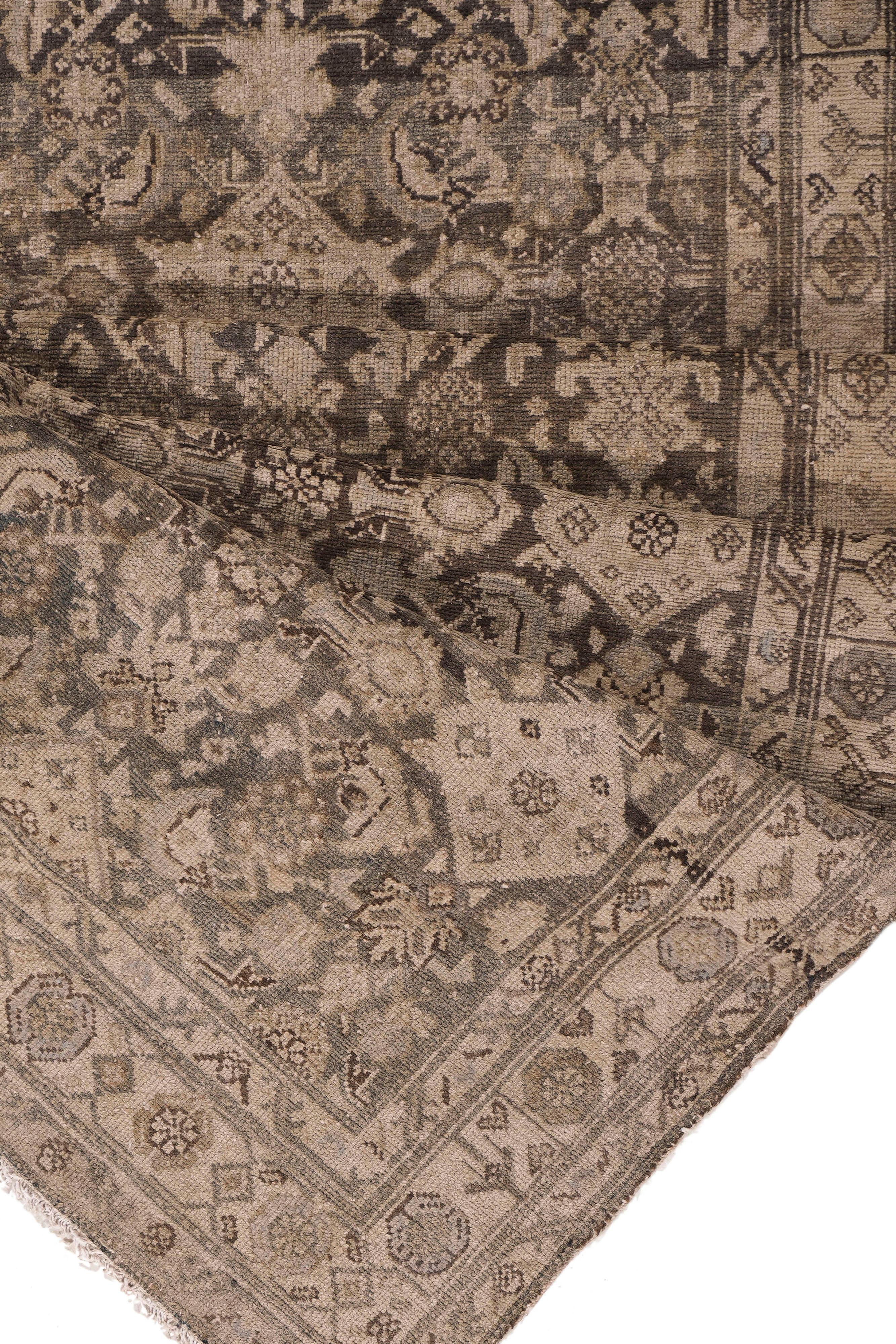 Antiker handgeknüpfter persischer Malayer-Läufer in Übergröße in Taupe Subdued, 3'4 X 27'7 im Zustand „Gut“ im Angebot in New York, NY