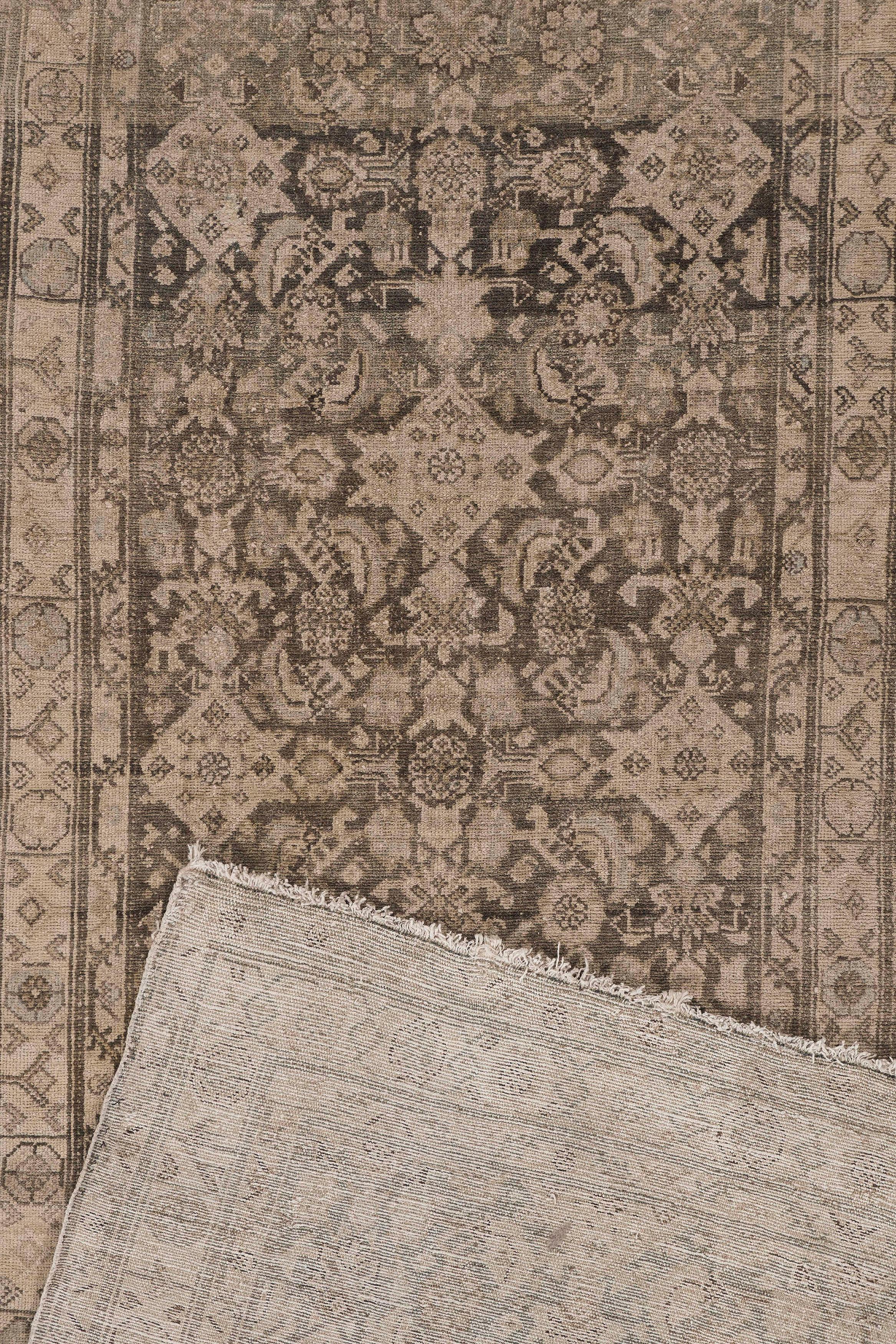 Antiker handgeknüpfter persischer Malayer-Läufer in Übergröße in Taupe Subdued, 3'4 X 27'7 (19. Jahrhundert) im Angebot