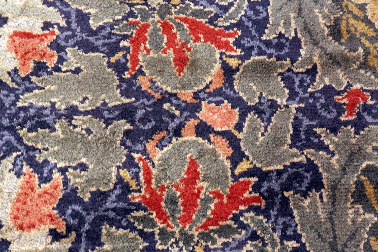 Antiker Arts & Craft William Morris Design-Teppich. Größe: 19 Fuß x 30 Fuß im Zustand „Hervorragend“ im Angebot in New York, NY