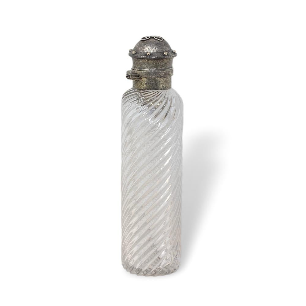 Antigua petaca inglesa sobredimensionada de vidrio y plata Wrythen en venta 2