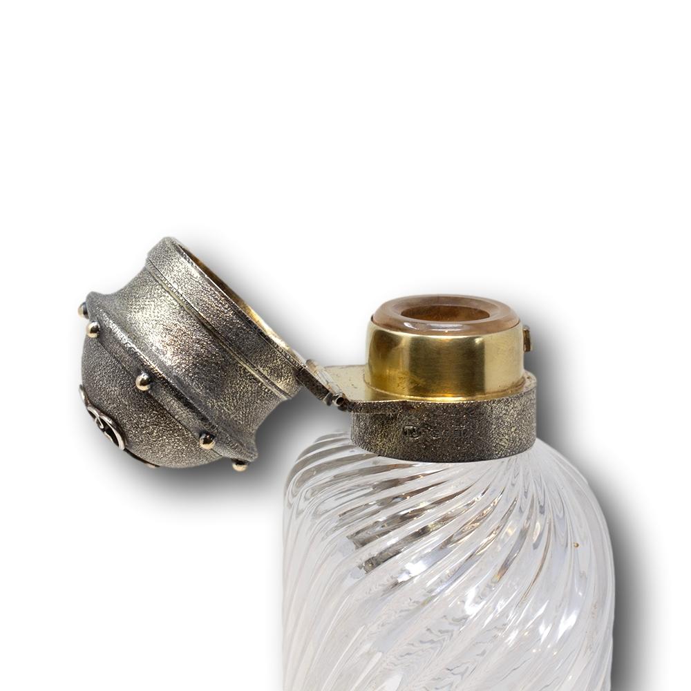Antigua petaca inglesa sobredimensionada de vidrio y plata Wrythen en venta 7
