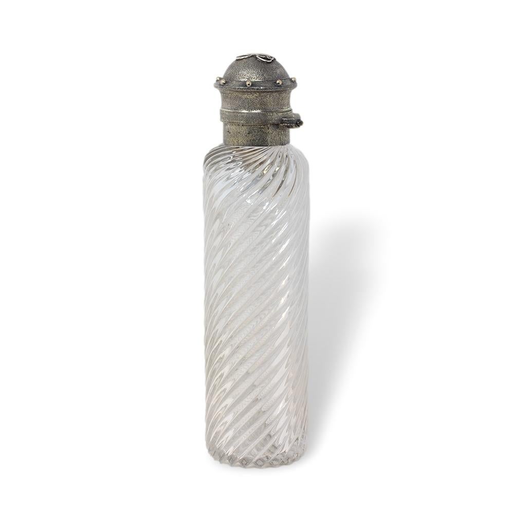 Antigua petaca inglesa sobredimensionada de vidrio y plata Wrythen en Bueno estado para la venta en Newark, England