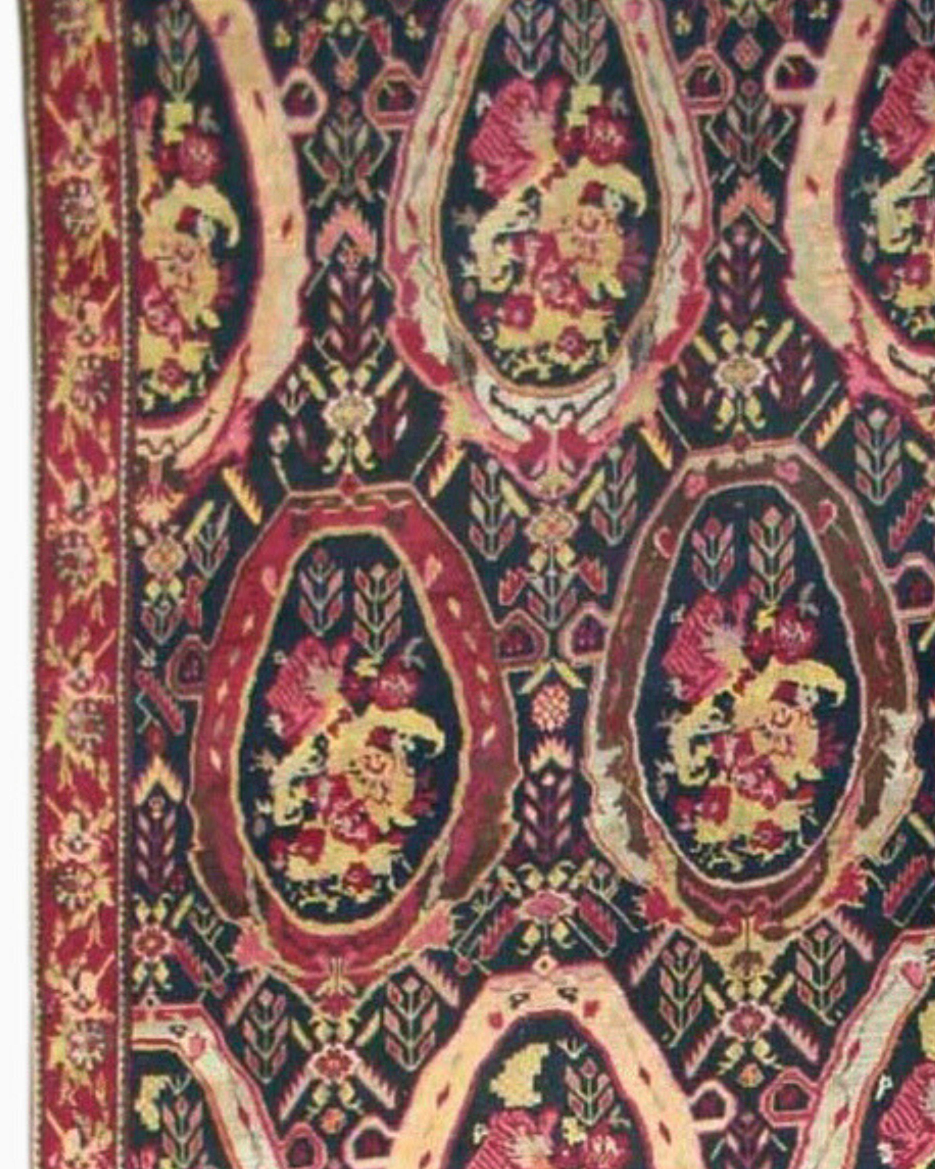 Antiker übergroßer Karabagh-Teppich, spätes 19. Jahrhundert  (Kaukasisch) im Angebot