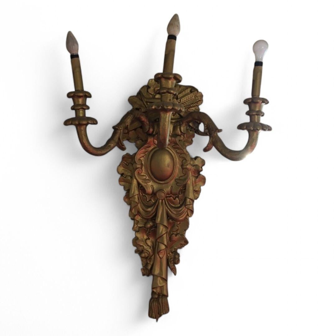 Antique Oversized Neoclassical Style Wall Sconces - Pair Estadounidense en venta