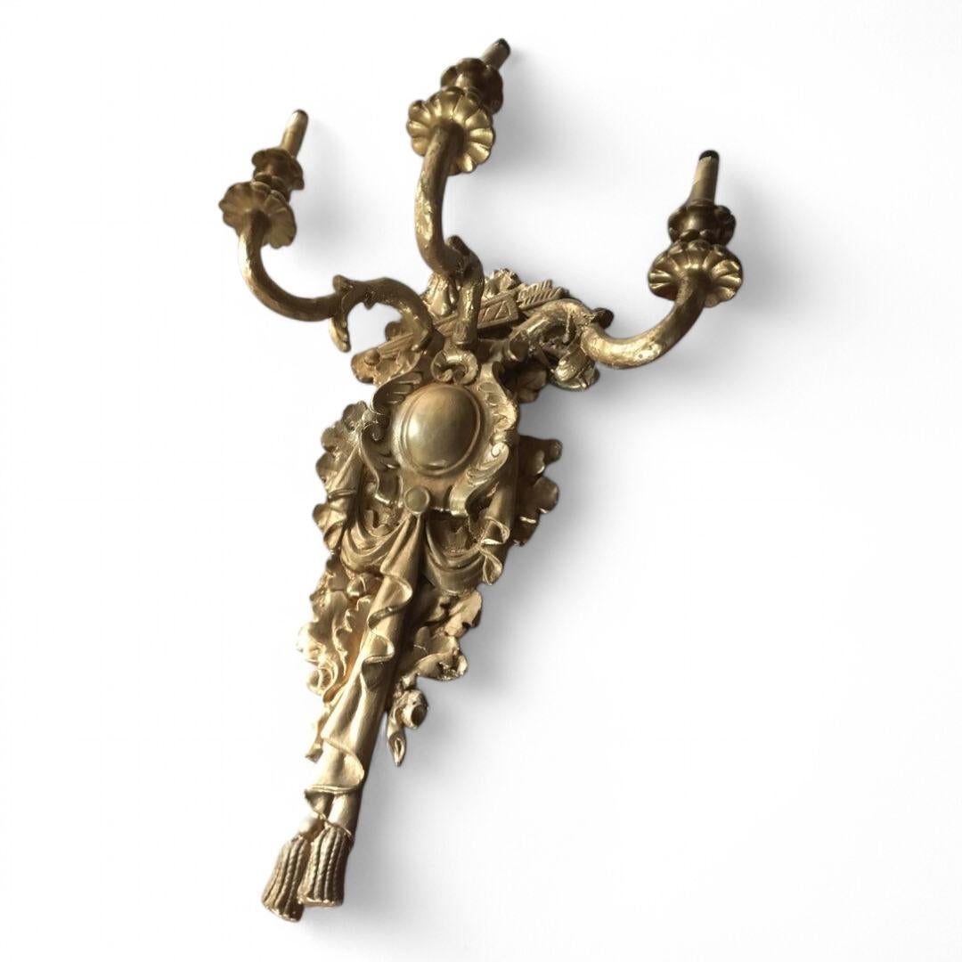 Antique Oversized Neoclassical Style Wall Sconces - Pair en Bueno estado para la venta en Chicago, IL
