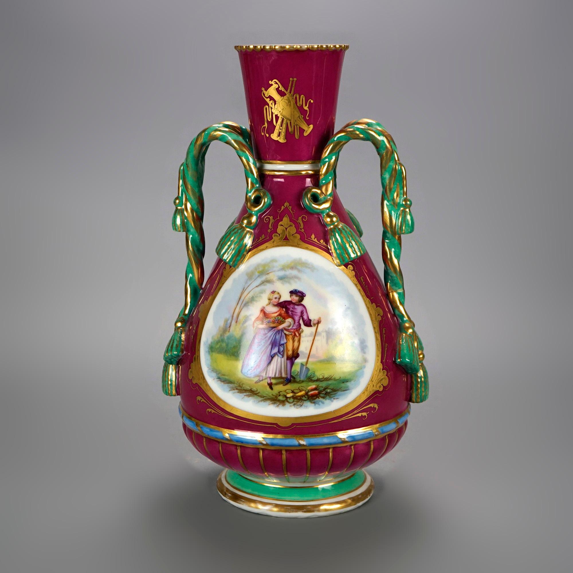 Peint à la main Vase ancien surdimensionné en porcelaine de genre de Paris avec pompons et poignées, 19ème siècle en vente