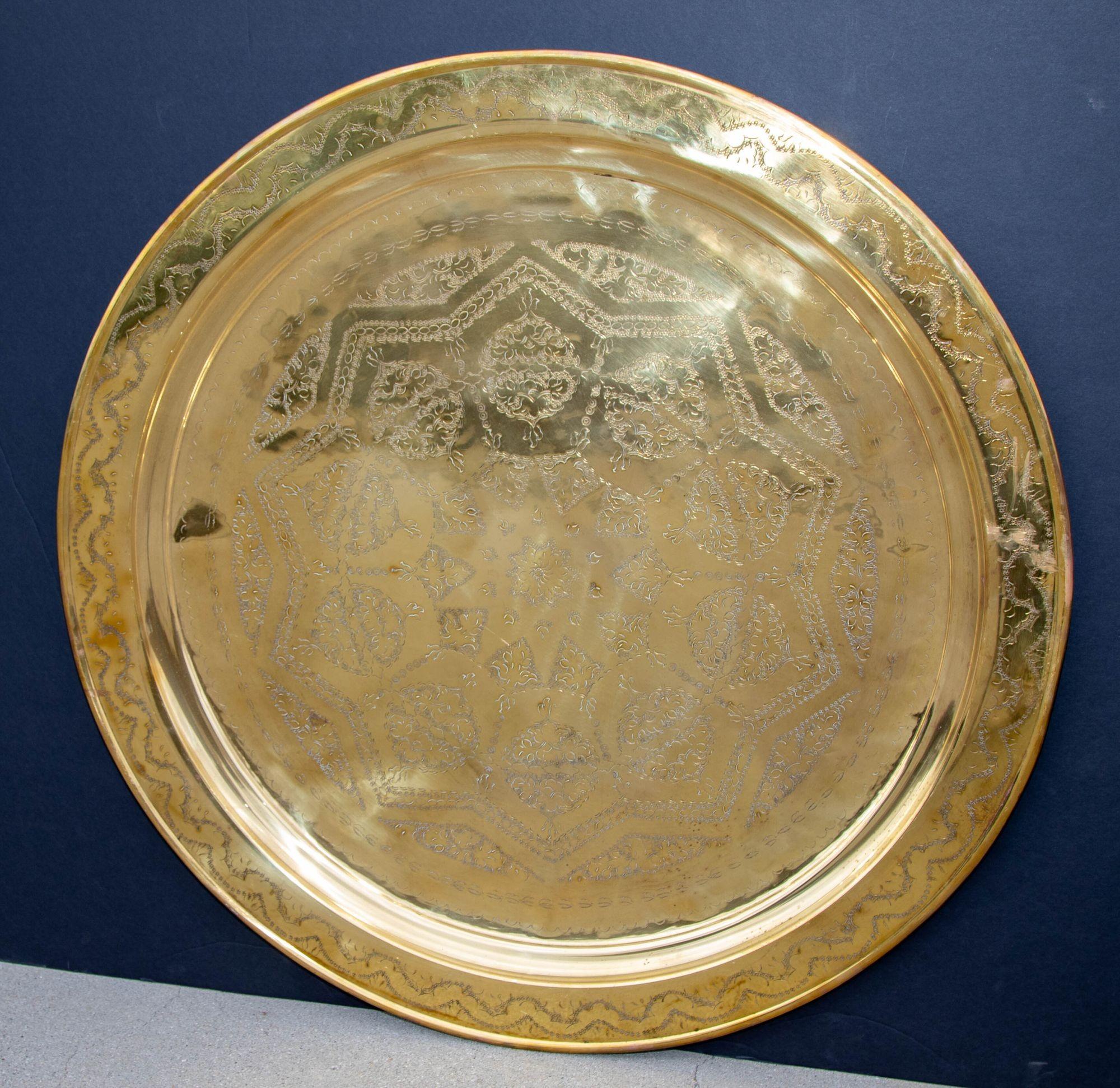 Antique Oversized Round Moroccan Polished Brass Tray Platter 19th C. For Sale 2