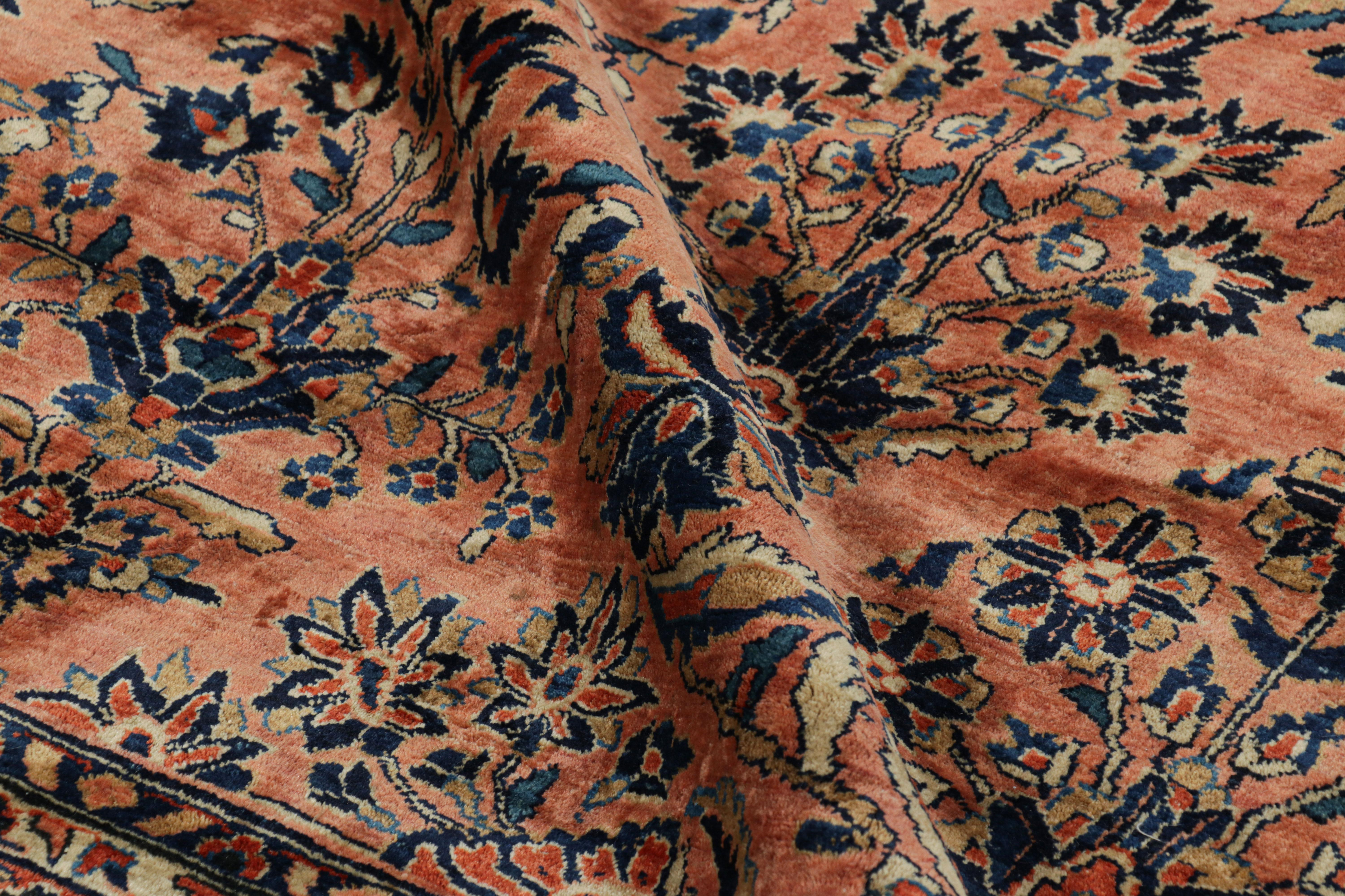 Antiker übergroßer Sarouk-Perserteppich in Rosa mit Blumenmuster im Angebot 1