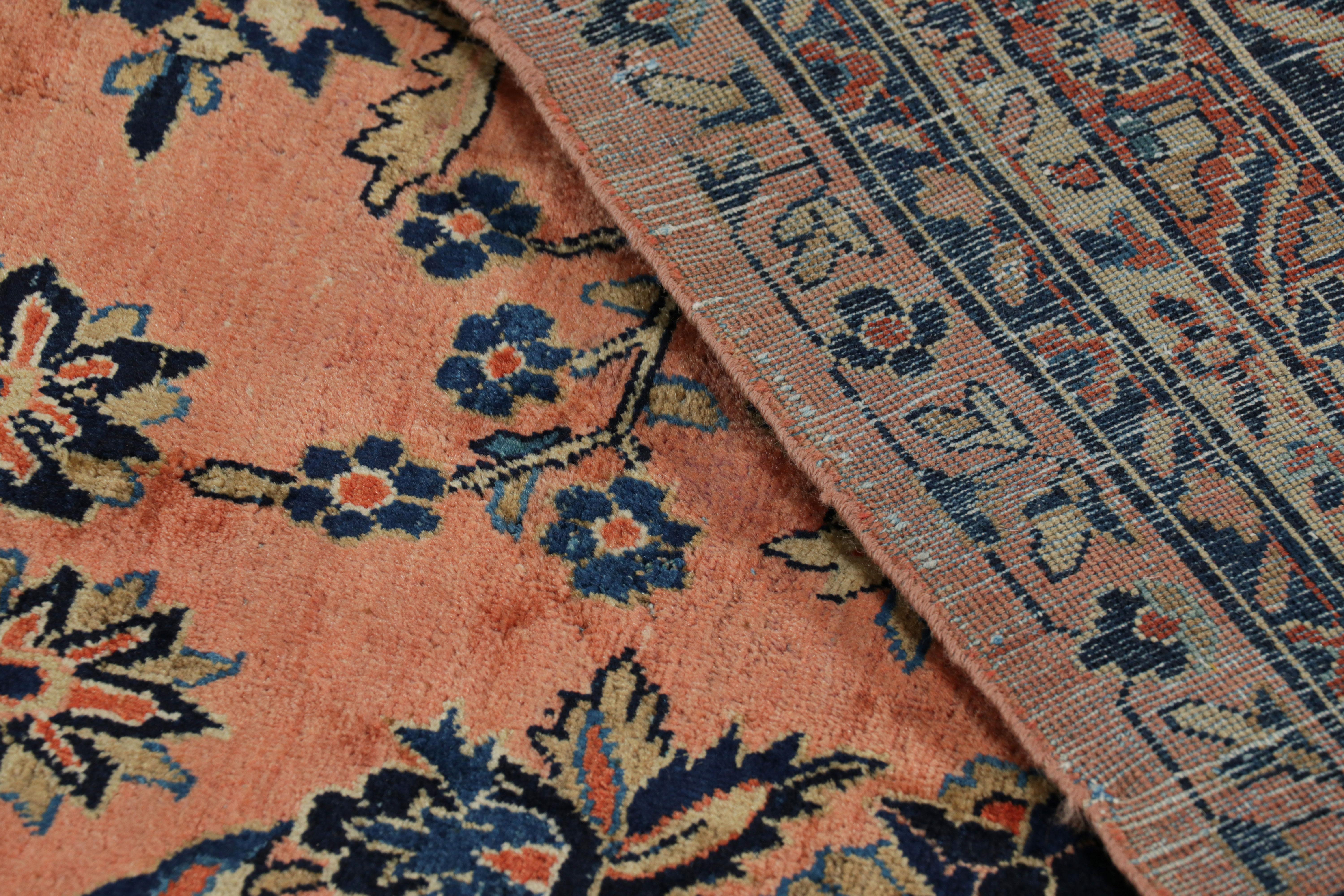 Antiker übergroßer Sarouk-Perserteppich in Rosa mit Blumenmuster im Angebot 2