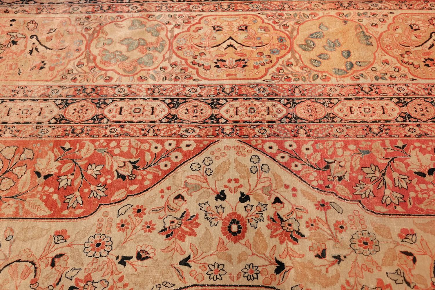 Antiker persischer Täbris-Teppich von Haji Jalili. 16 ft x 25 ft 4 in (Persisch) im Angebot