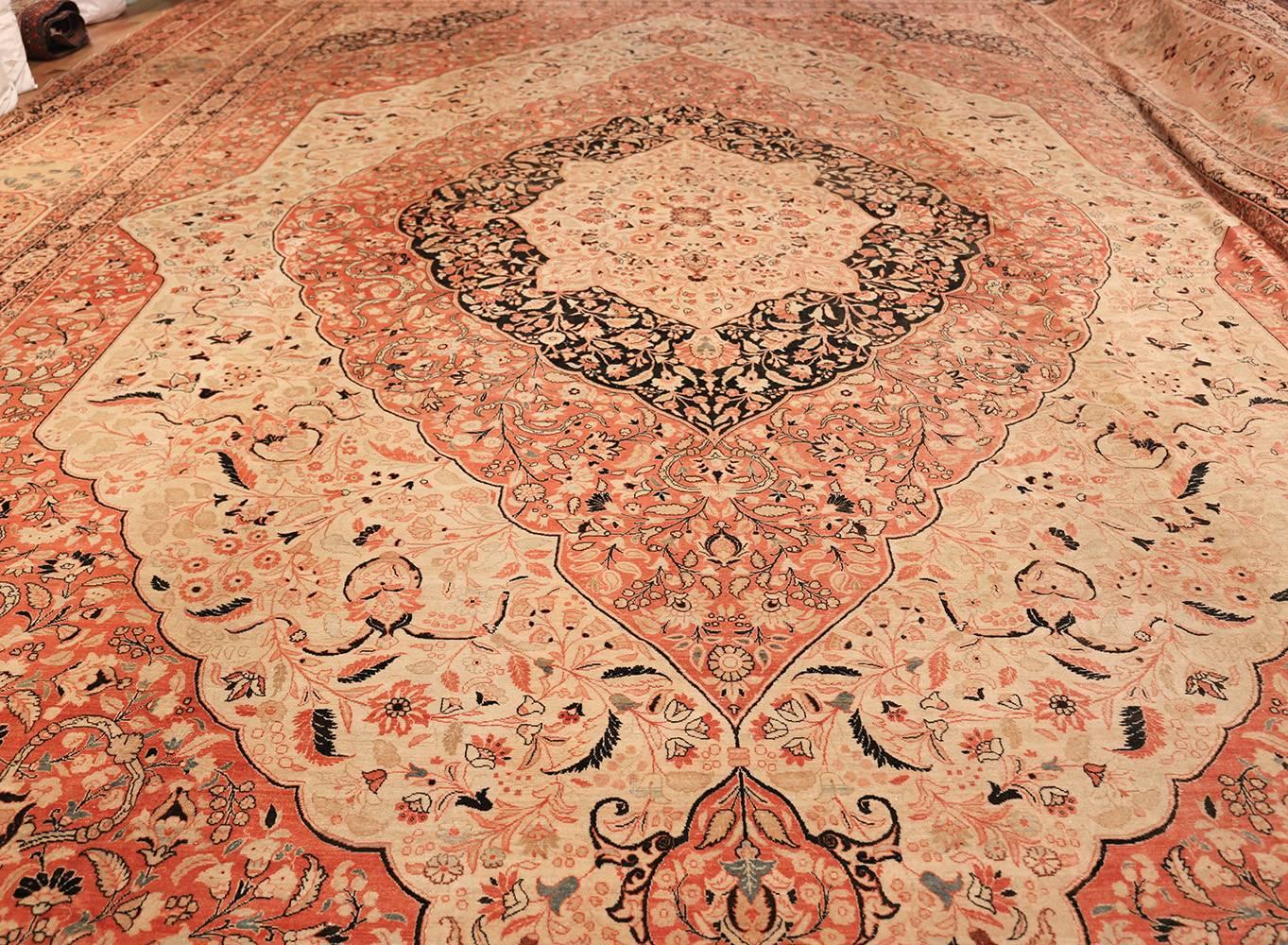 Antique Tabriz Persian Carpet by Haji Jalili. 16 ft x 25 ft 4 in For Sale 1