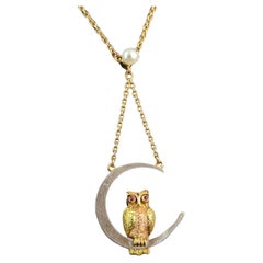 Collier pendentif antique hibou et croissant de lune, or 15 carats et platine, rubis