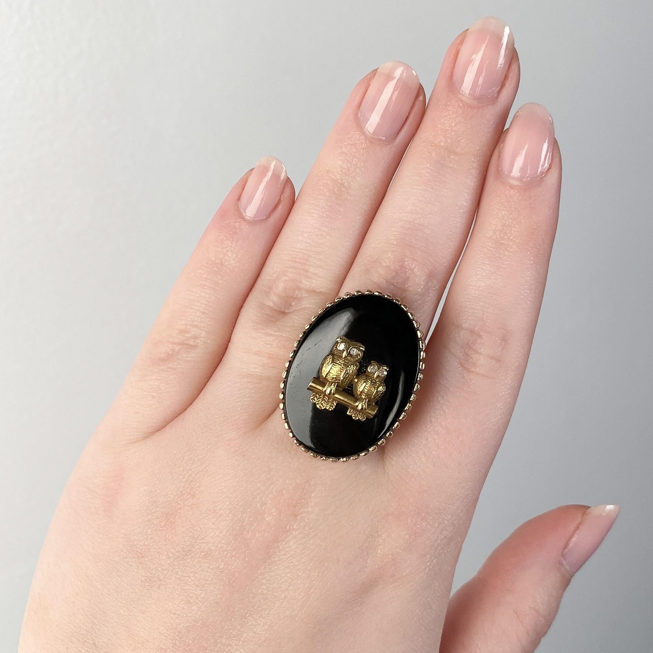 Women's or Men's Antique Owl Onyx Ring of 10k Gold For Sale