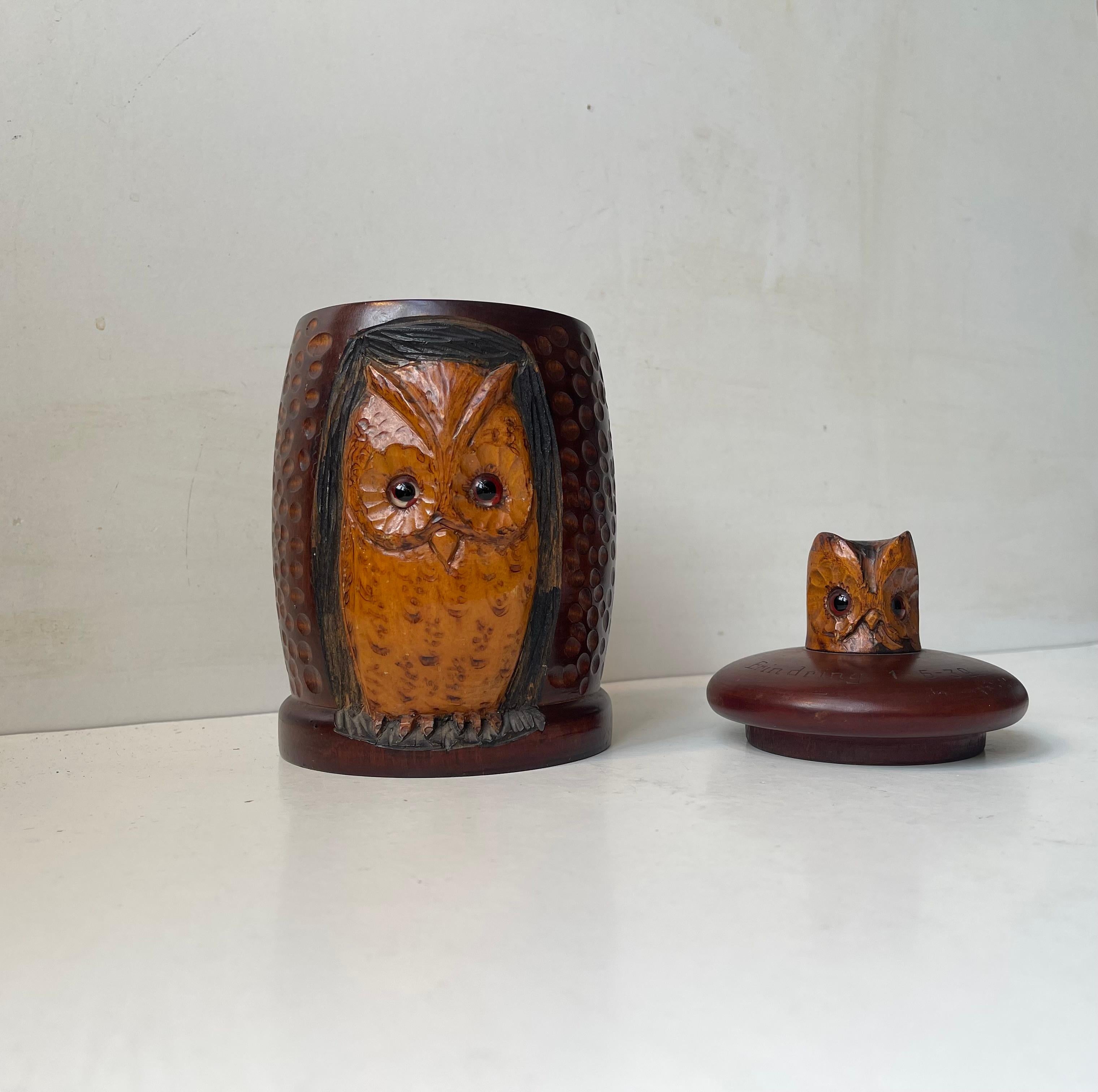 Antique Owl Tea Caddy in Hand-carved & stained Oak For Sale 2