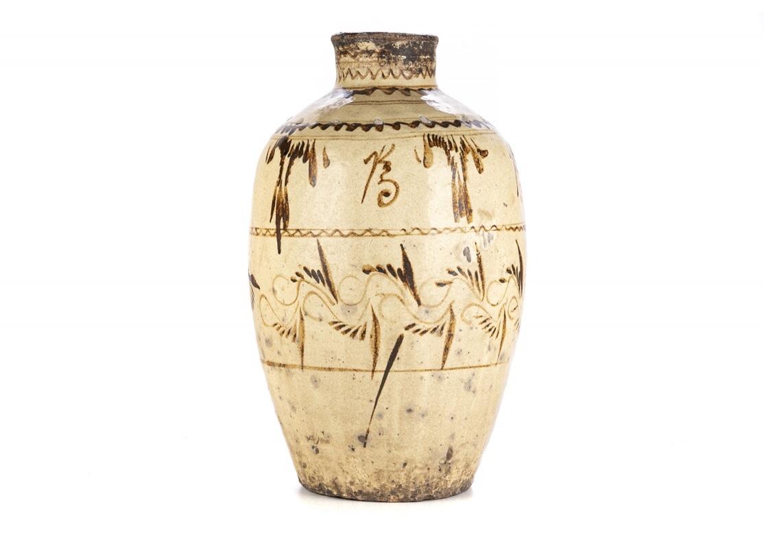 Vase ancien décoré de peinture et émaillé en vente 3