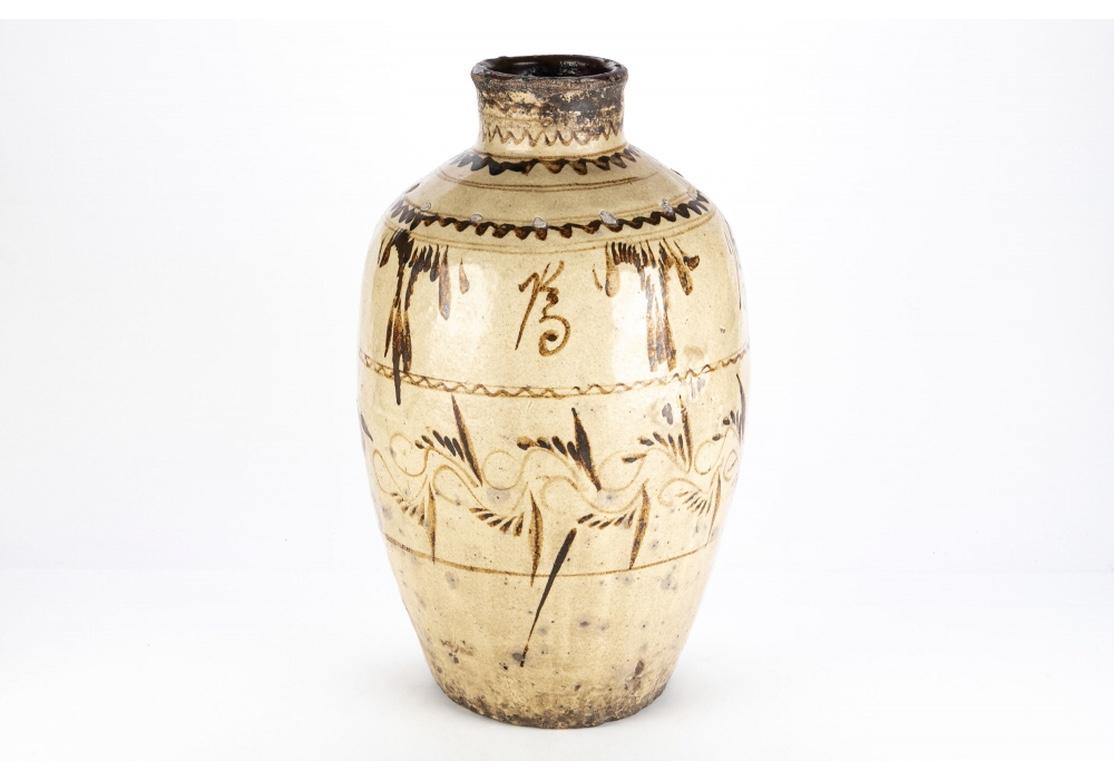 Égyptien Vase ancien décoré de peinture et émaillé en vente