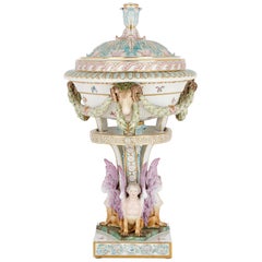 Antike Vase aus bemaltem und vergoldetem Porzellan von Meissen