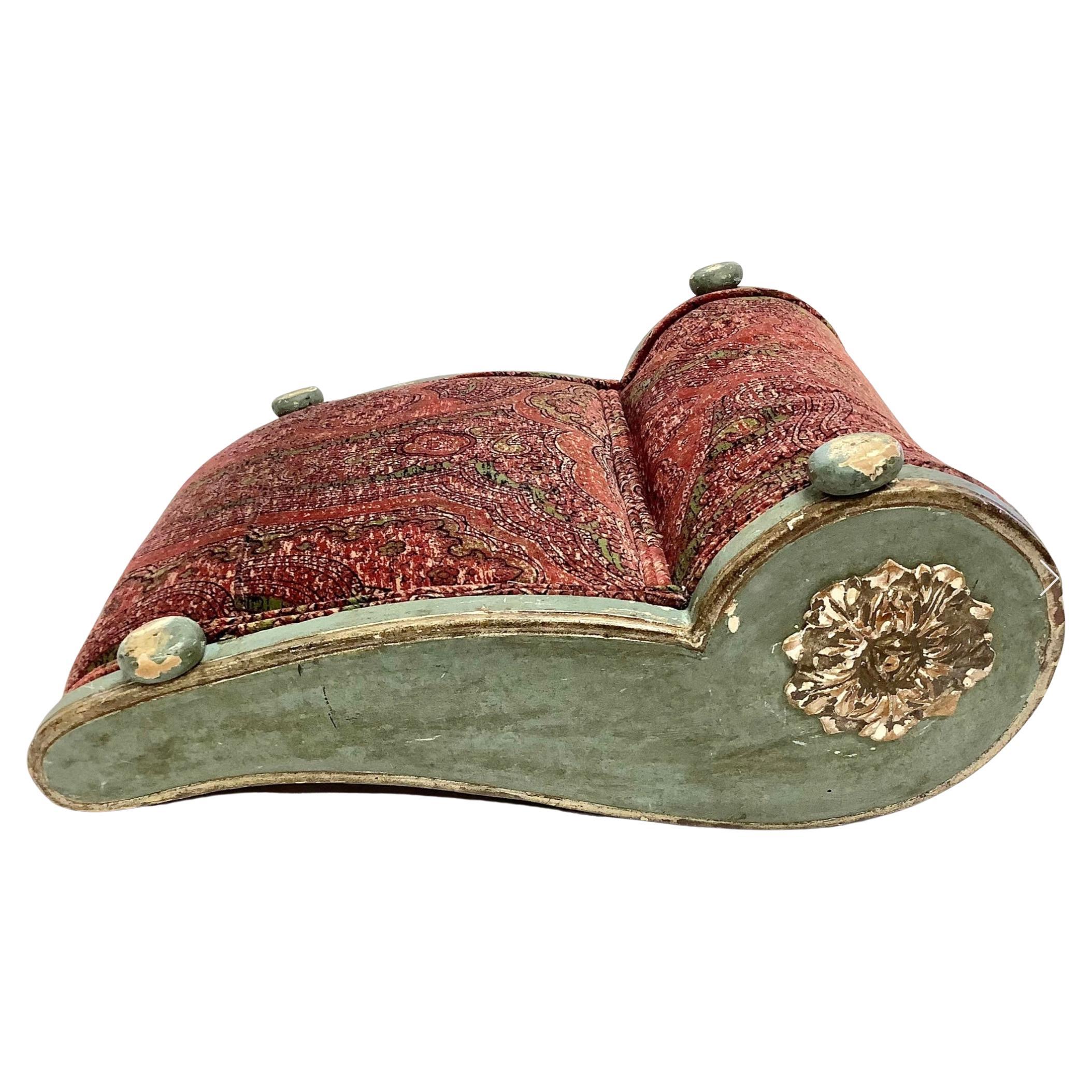 Antiker bemalter und gepolsterter französischer Gout-Hocker im Zustand „Gut“ in Bradenton, FL