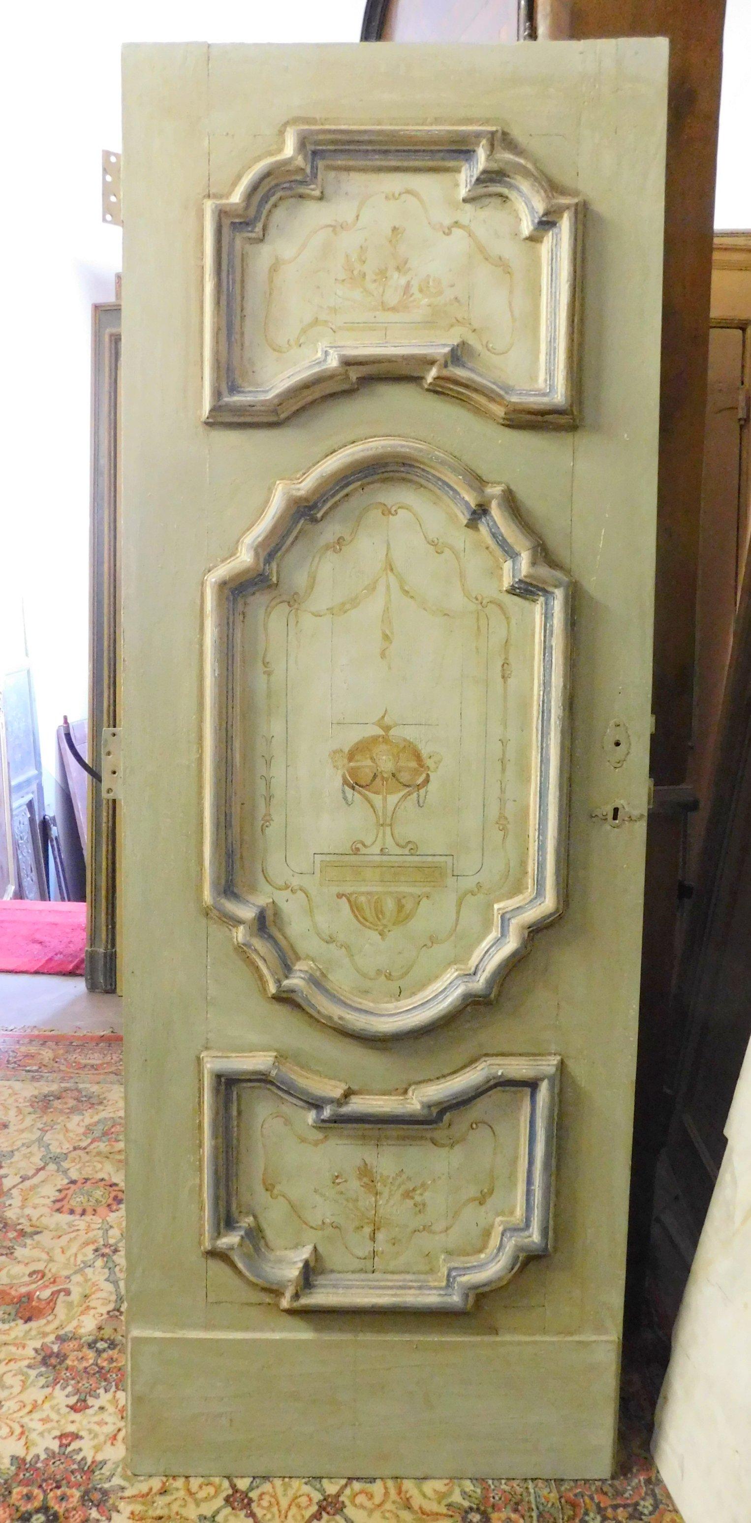 Antique Painted Baroque Door with Three Panels Lacquered, 18th Century, Italy In Good Condition In Cuneo, Italy (CN)