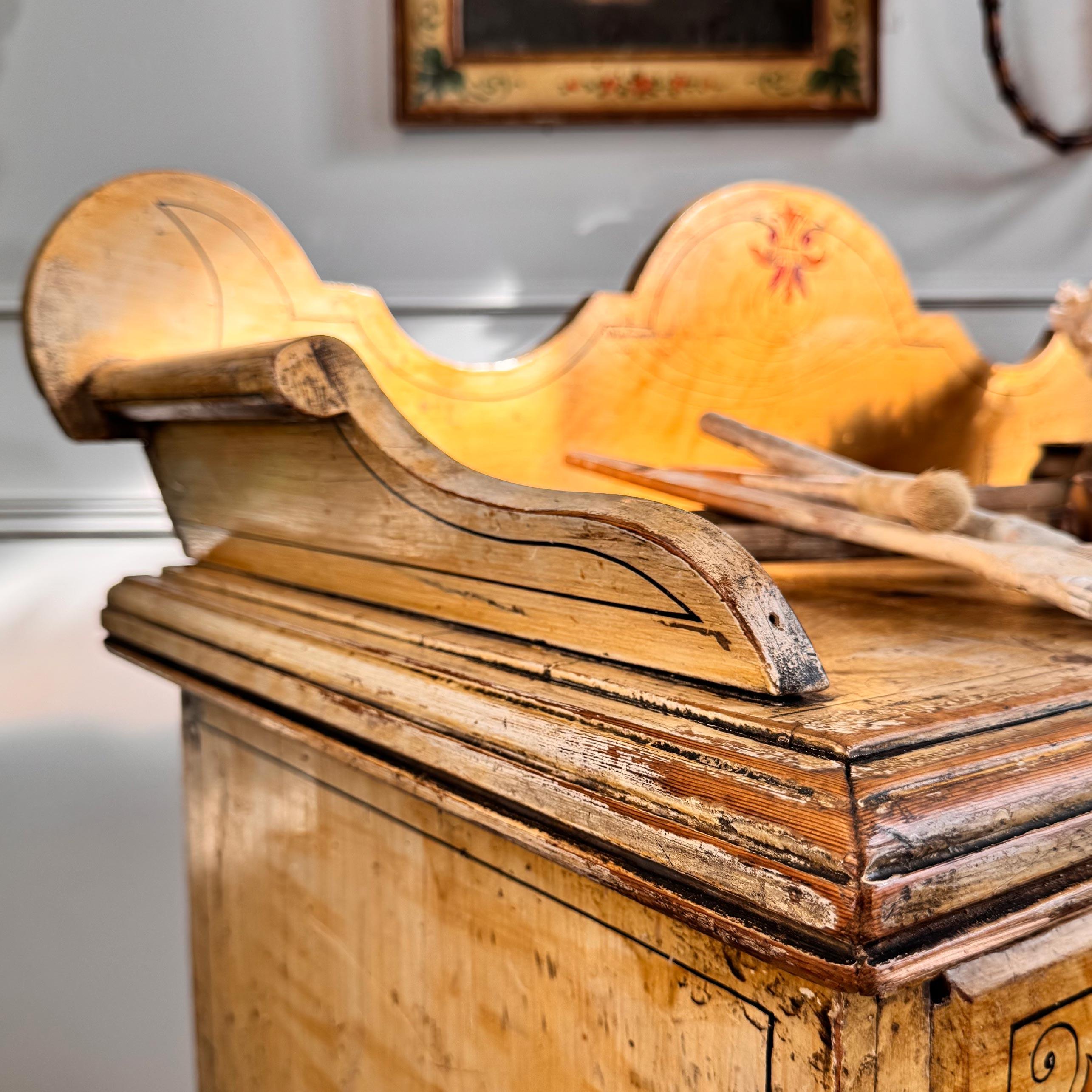 Ancienne commode peinte Circa 1850 en vente 2