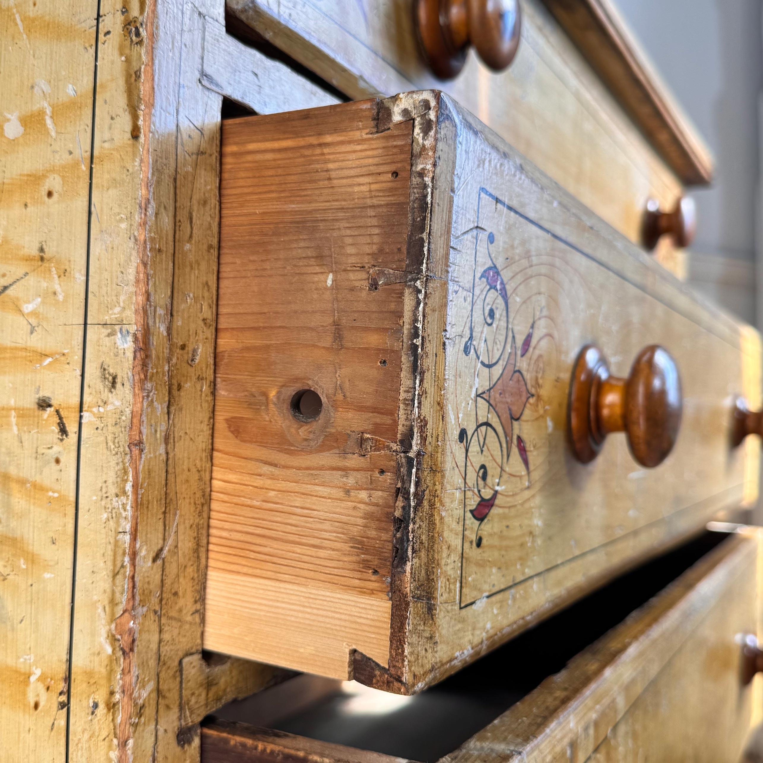 Ancienne commode peinte Circa 1850 en vente 7