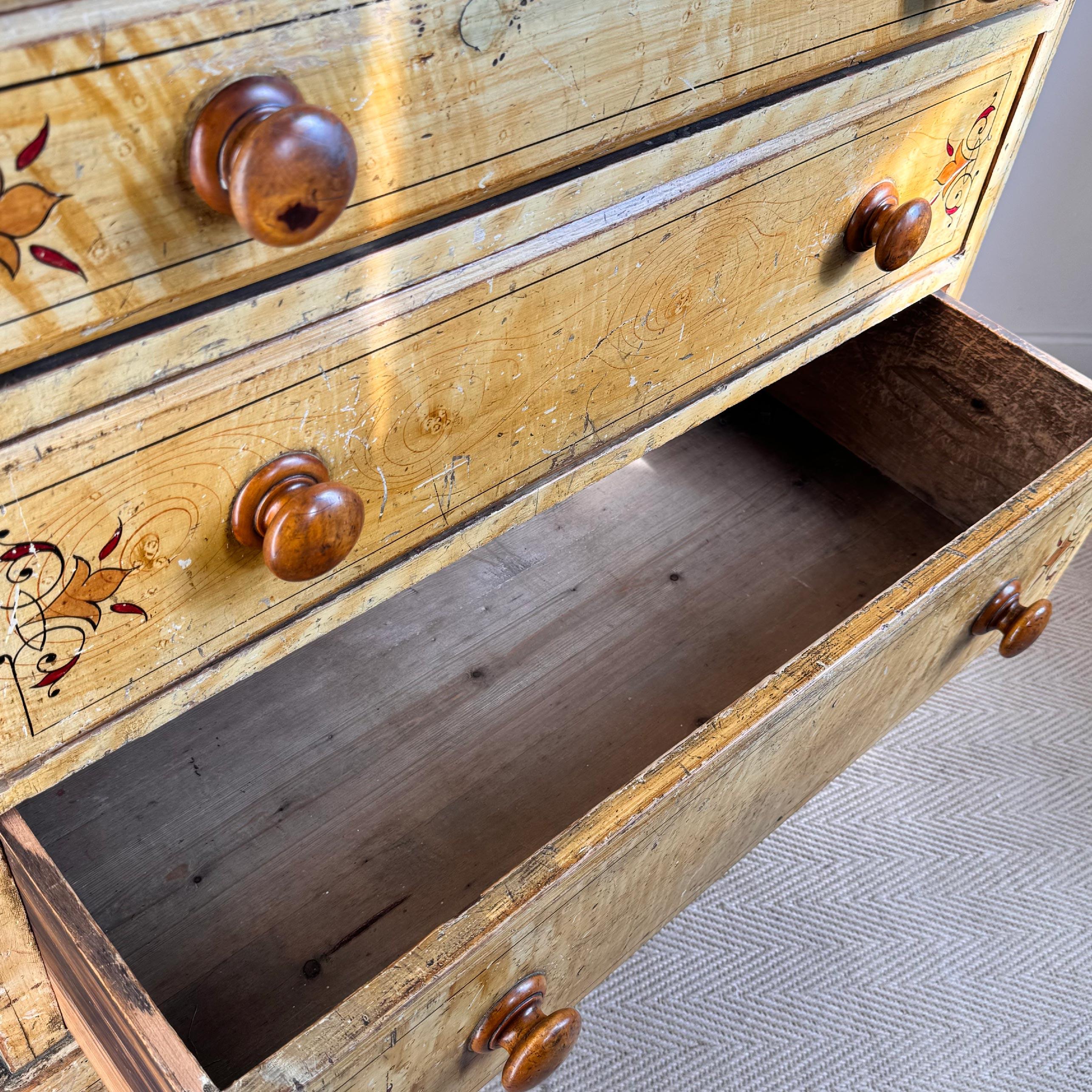 Ancienne commode peinte Circa 1850 en vente 8