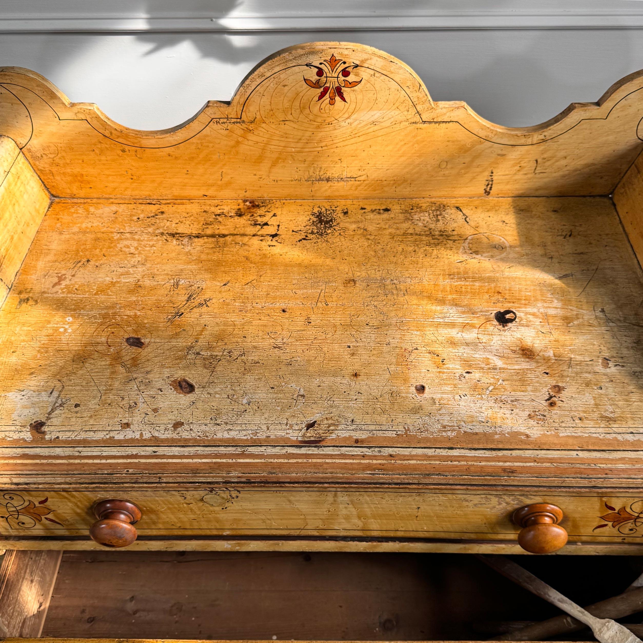 Ancienne commode peinte Circa 1850 en vente 10