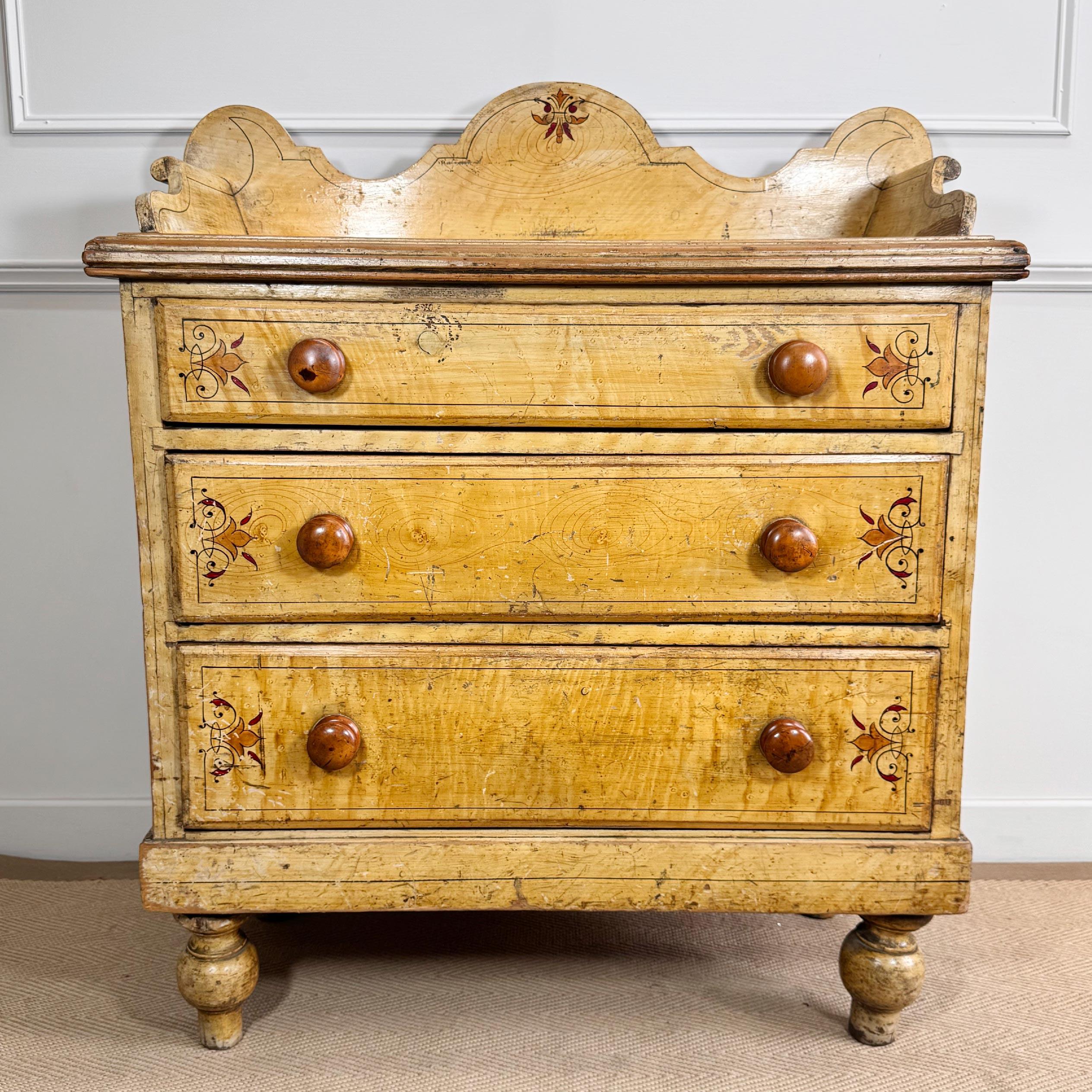 Ancienne commode peinte Circa 1850 en vente 12