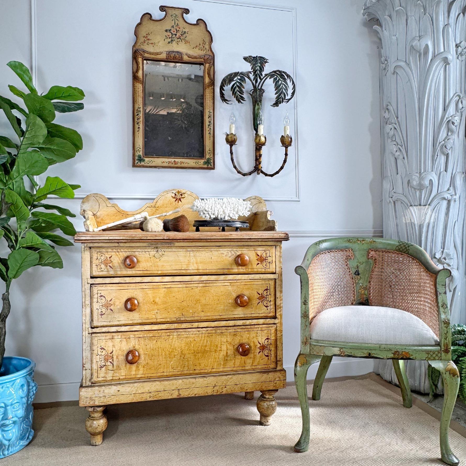 Anglais Ancienne commode peinte Circa 1850 en vente