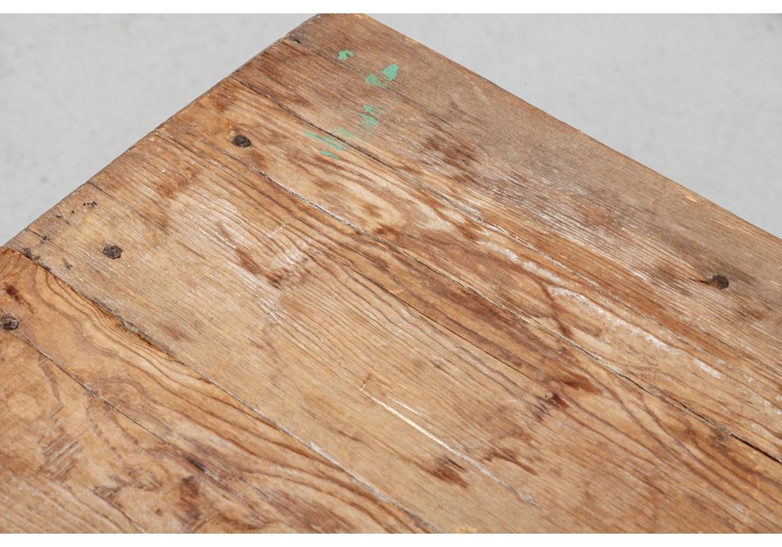 Rustique Table de cocktail peinte ancienne du Nouveau-Mexique de J. Seitz en vente