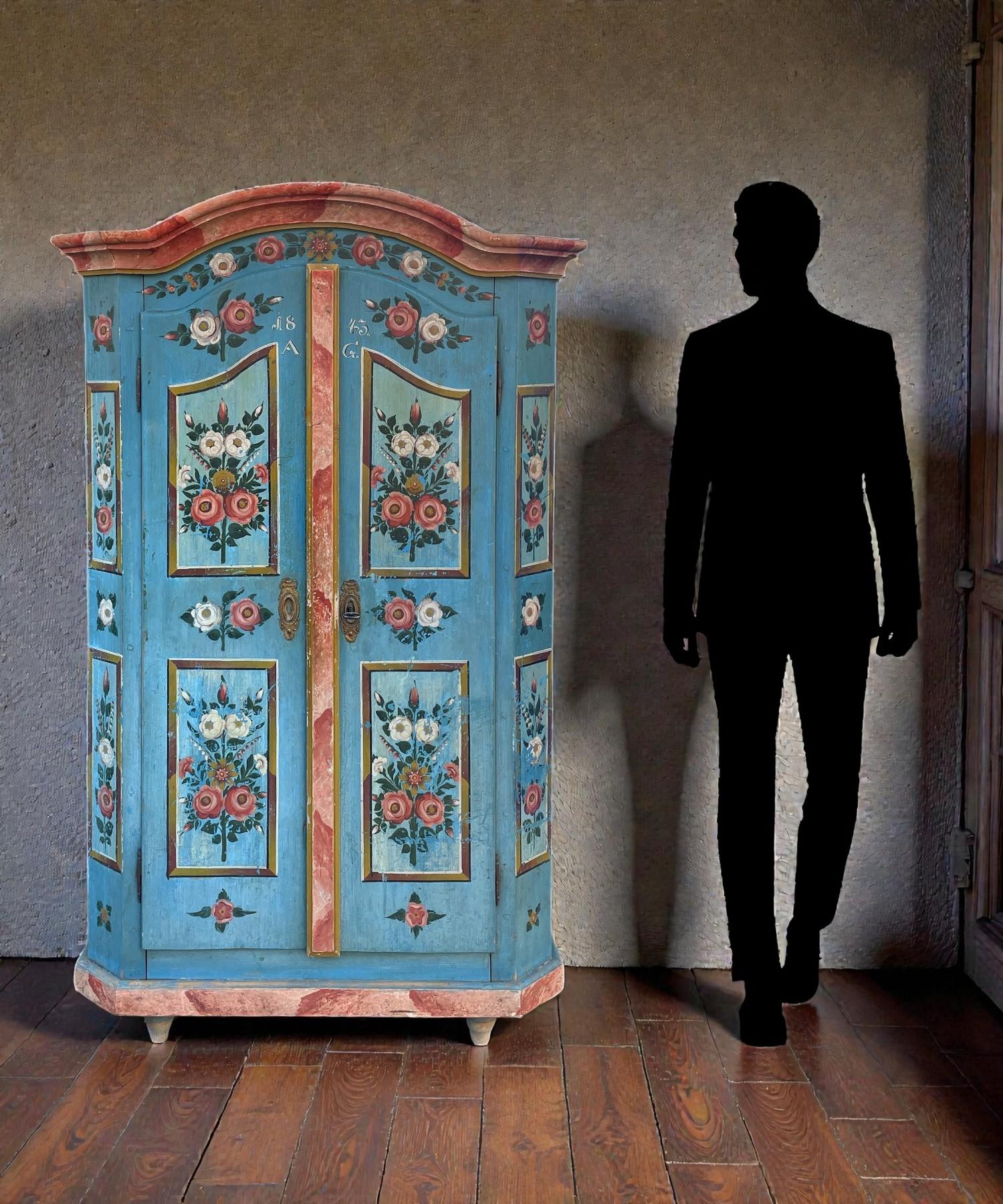 Antiker bemalter Schrank, datiert 1843 im Angebot 11