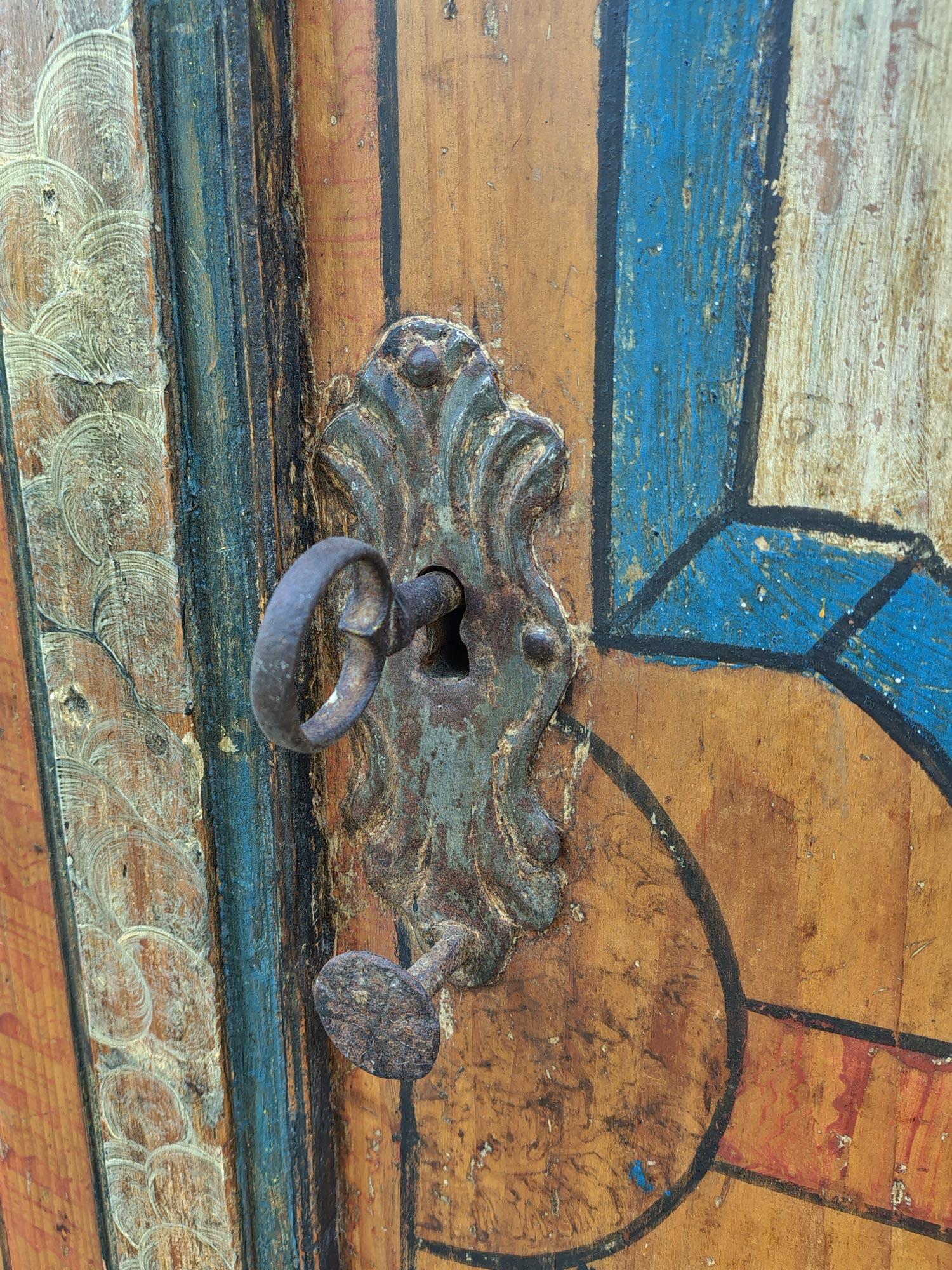 Antique Painted Cupboard with Flowers Dated 1766 en vente 5