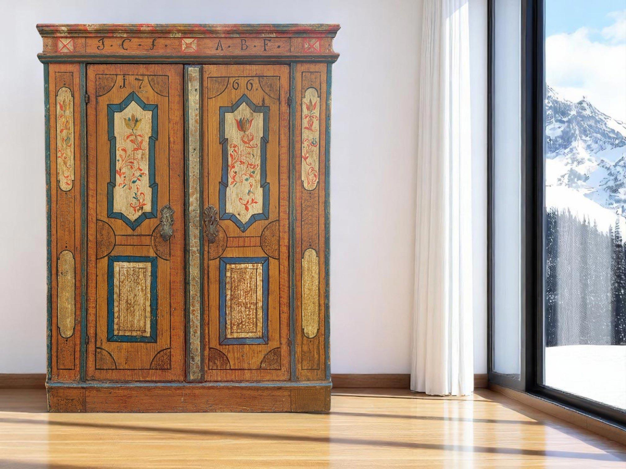 Sapin Antique Painted Cupboard with Flowers Dated 1766 en vente